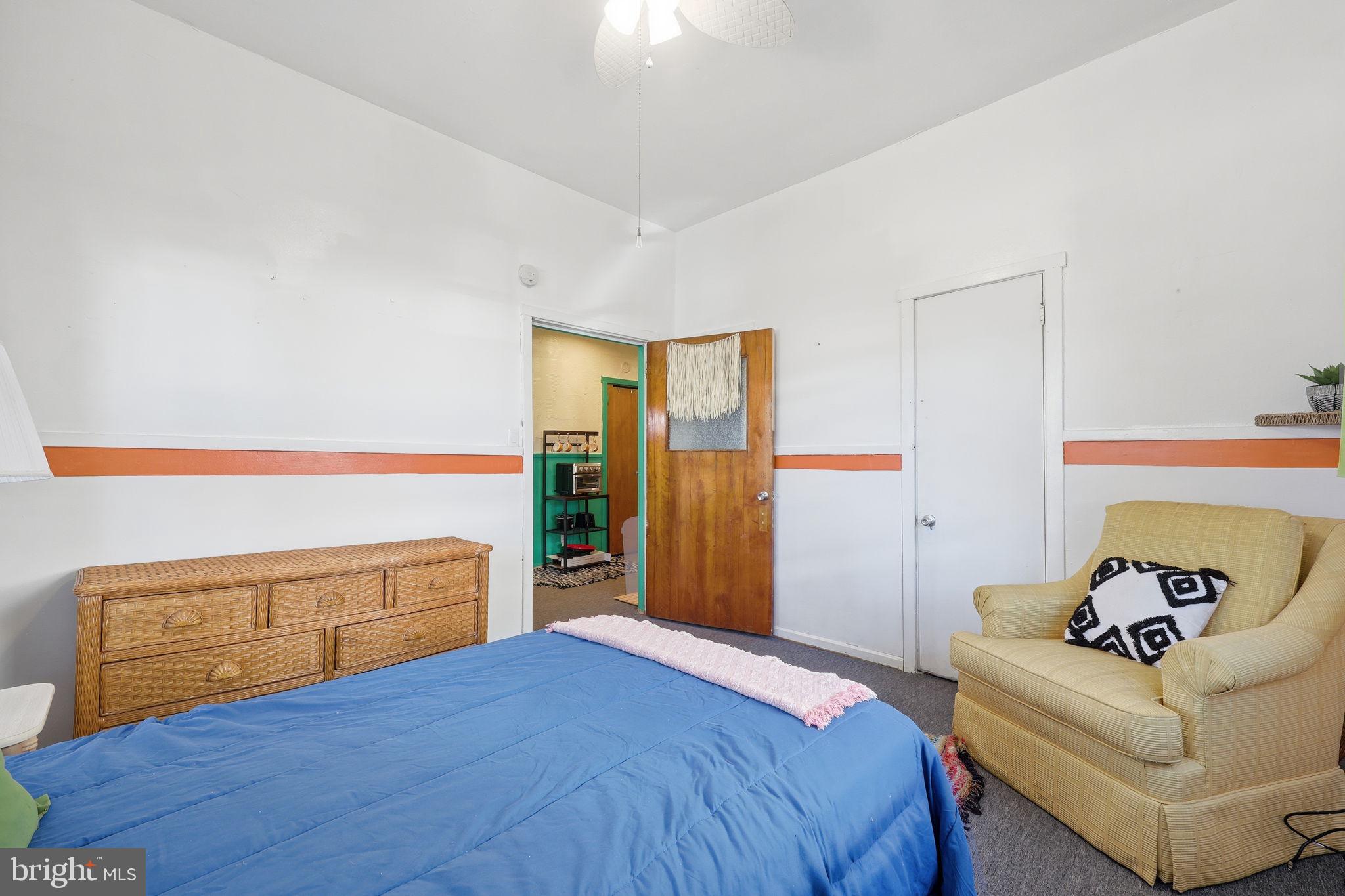 128 W ROBERTS AVENUE