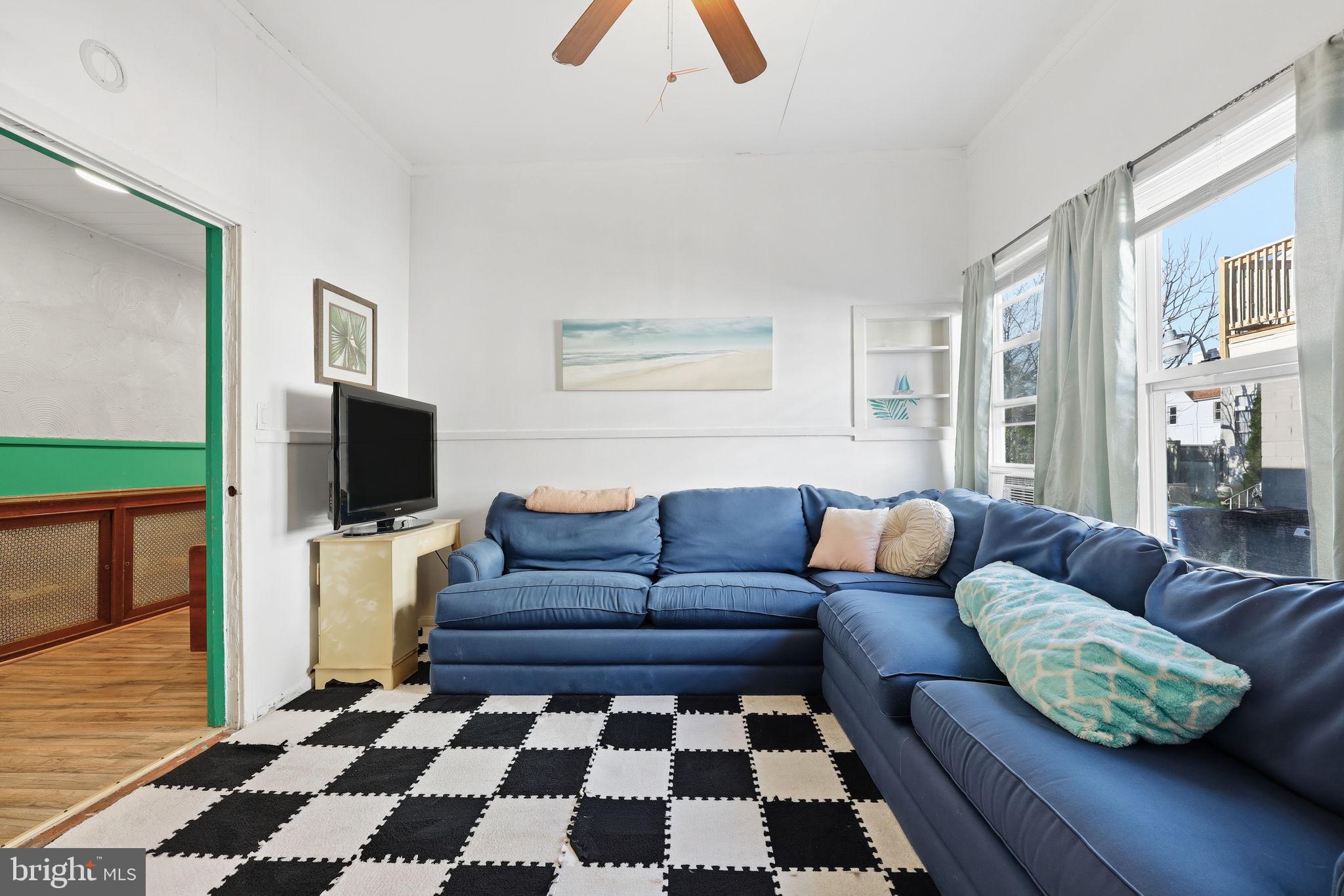 128 W ROBERTS AVENUE