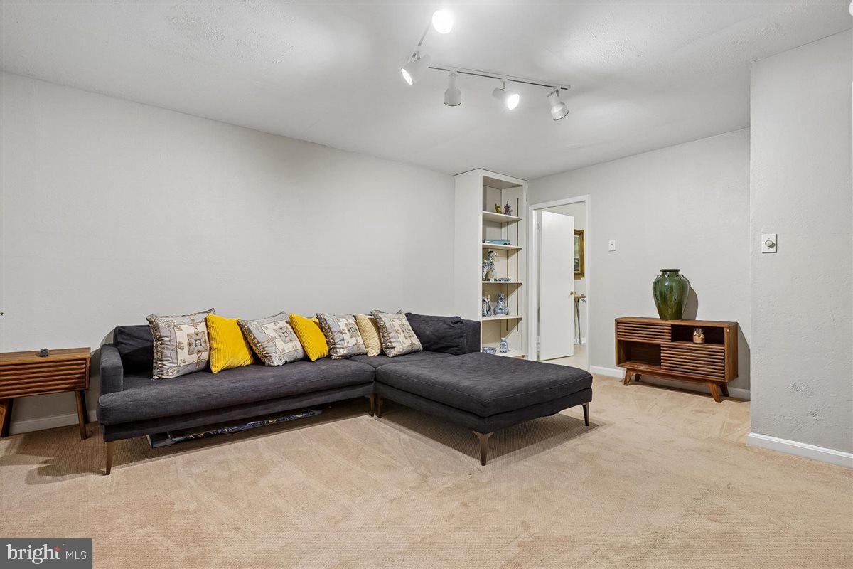 MONTCLAIR - Residential
