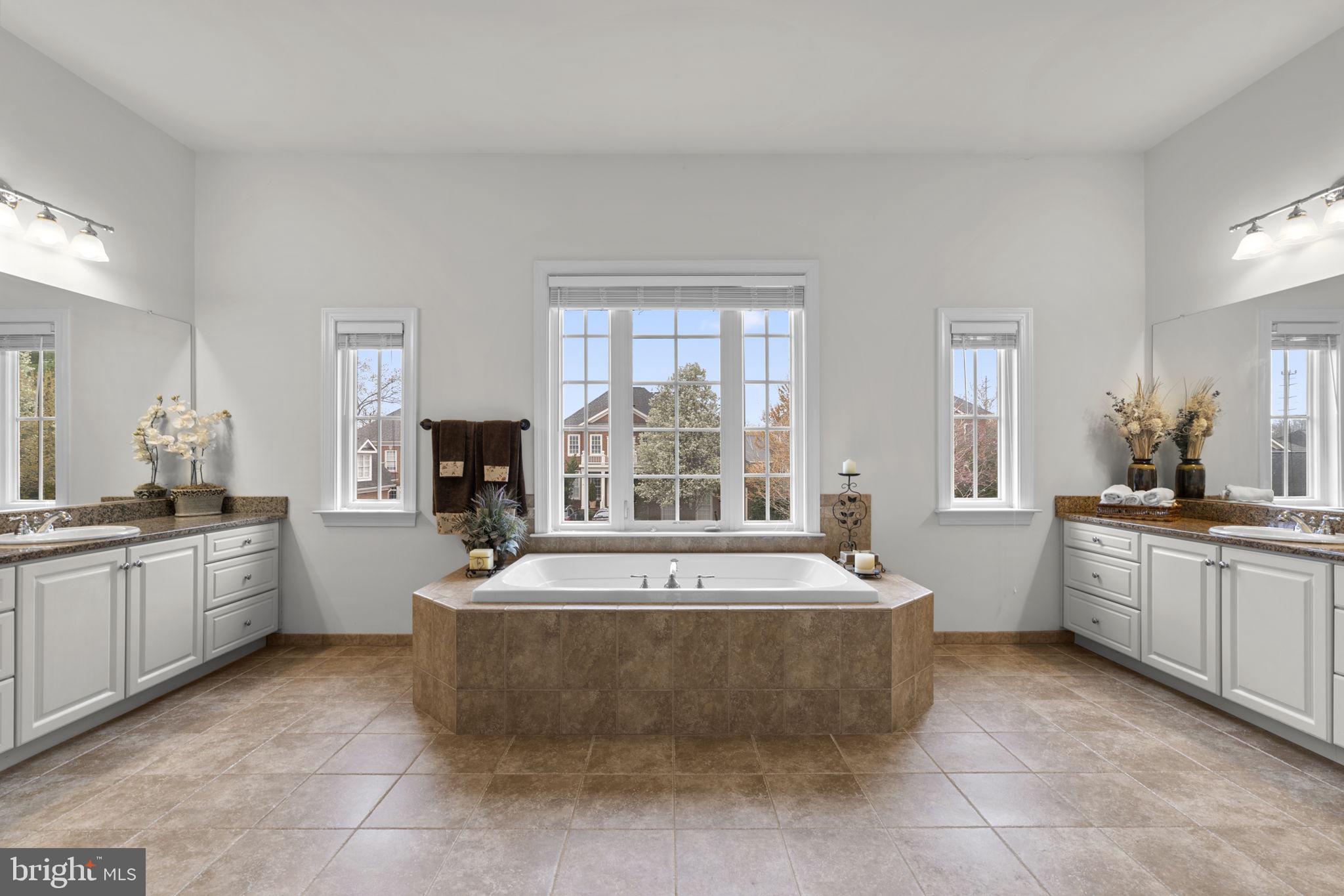 RIVER CREEK - Residential