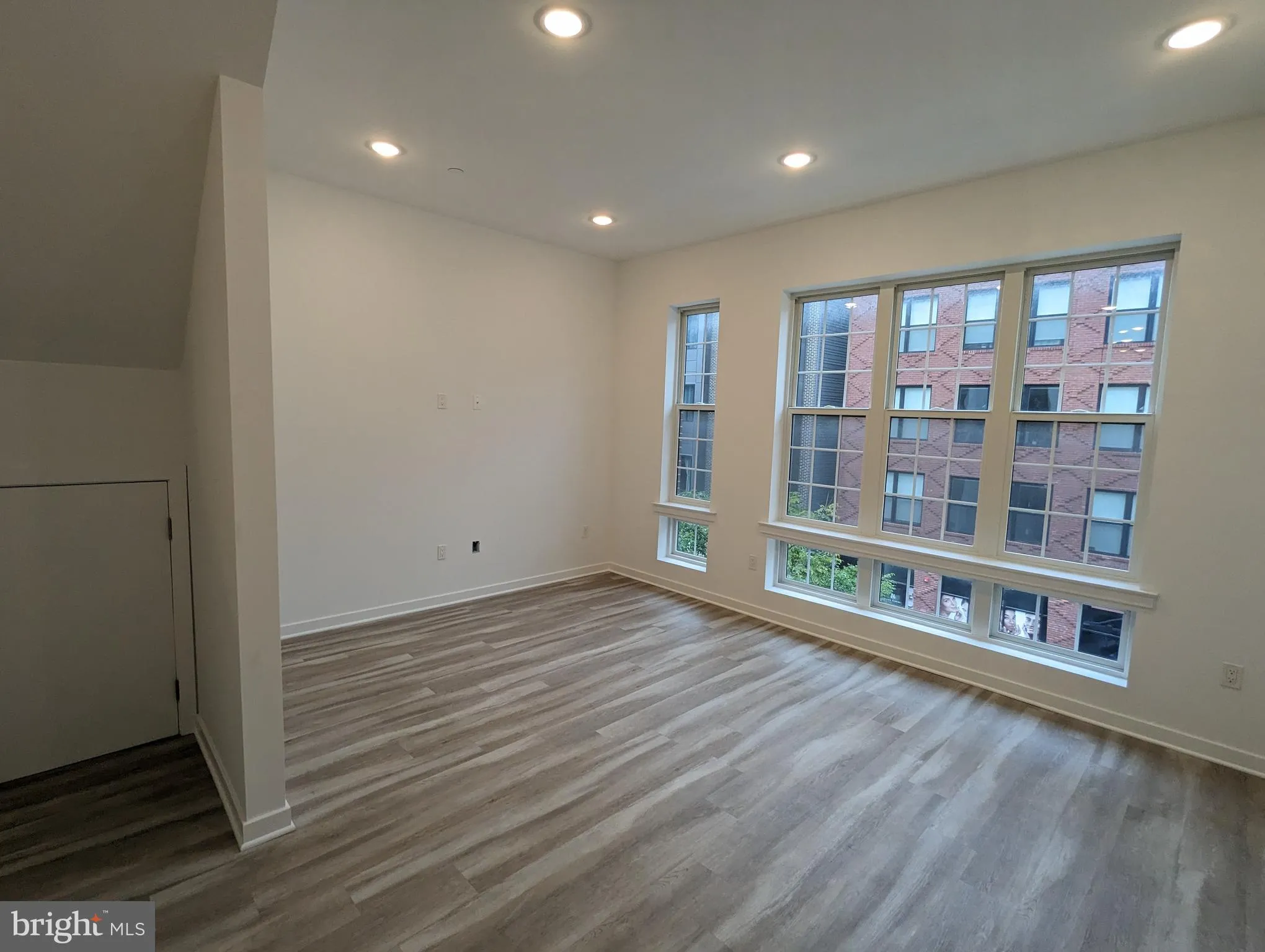 Philadelphia, Pennsylvania 19130, United States, 2 Bedrooms Bedrooms, ,2 BathroomsBathrooms,Residential,Pending,28692