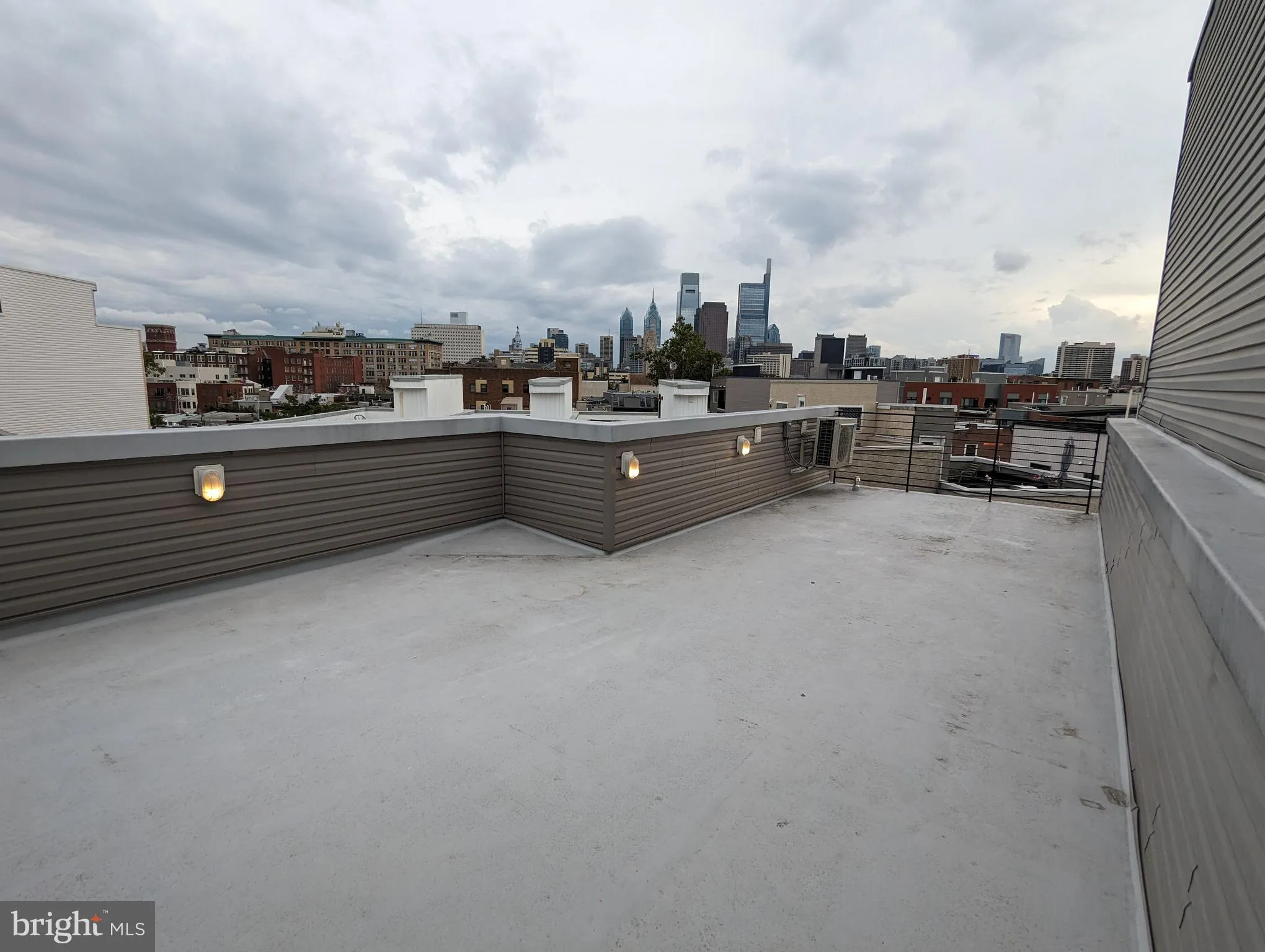 Philadelphia, Pennsylvania 19130, United States, 2 Bedrooms Bedrooms, ,2 BathroomsBathrooms,Residential,Pending,28692