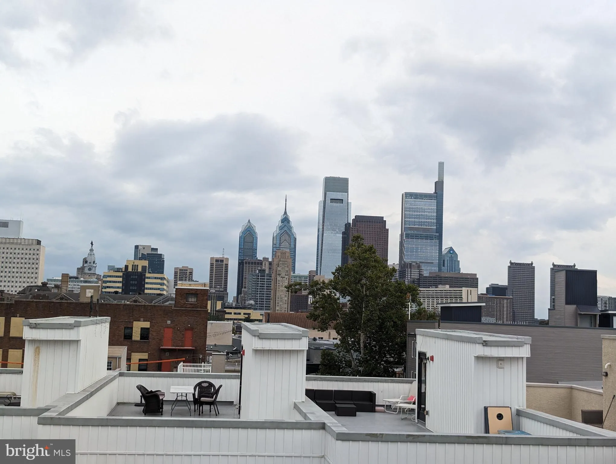 Philadelphia, Pennsylvania 19130, United States, 2 Bedrooms Bedrooms, ,2 BathroomsBathrooms,Residential,Pending,28692