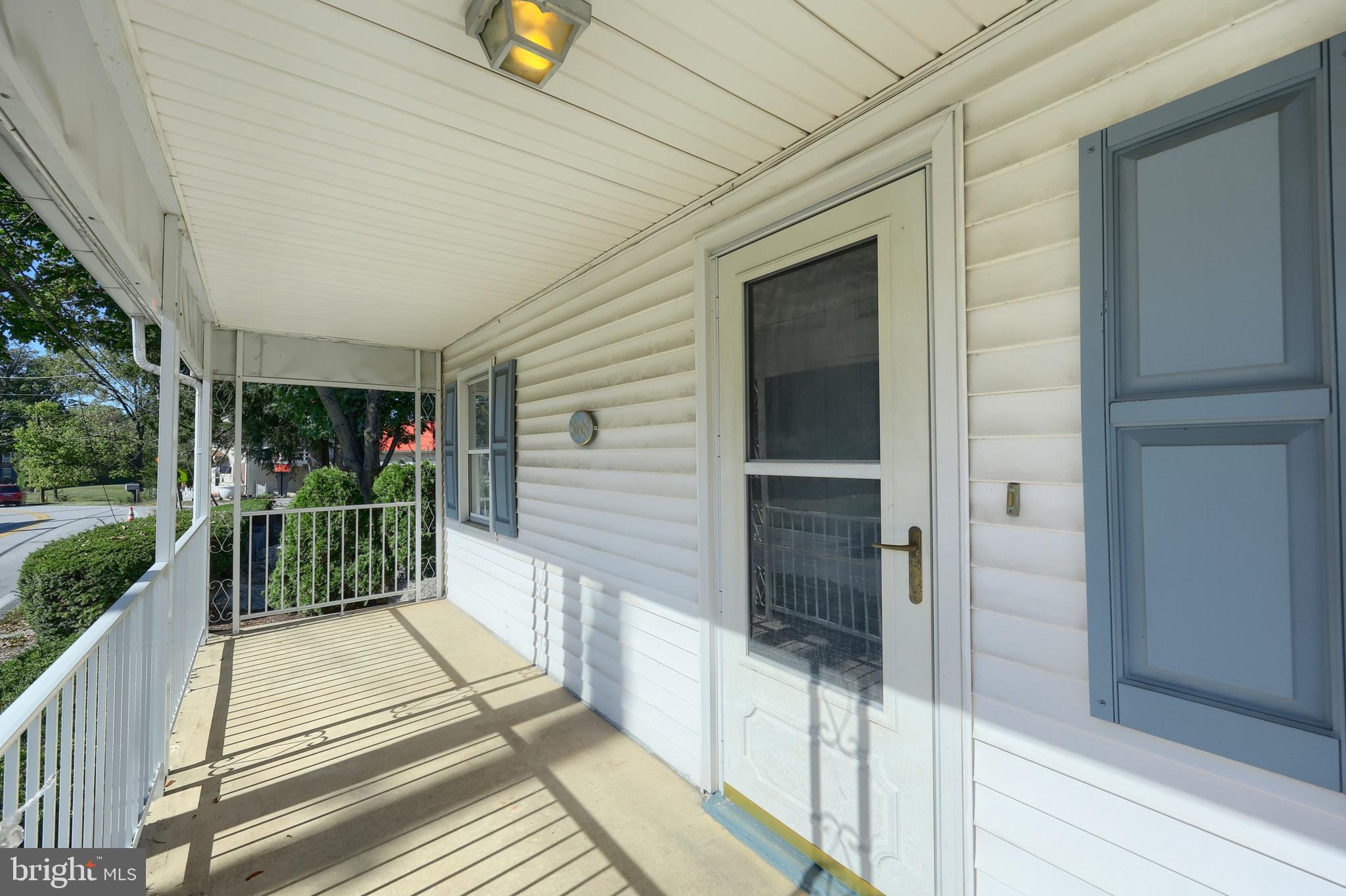 868 GREENBRIAR ROAD