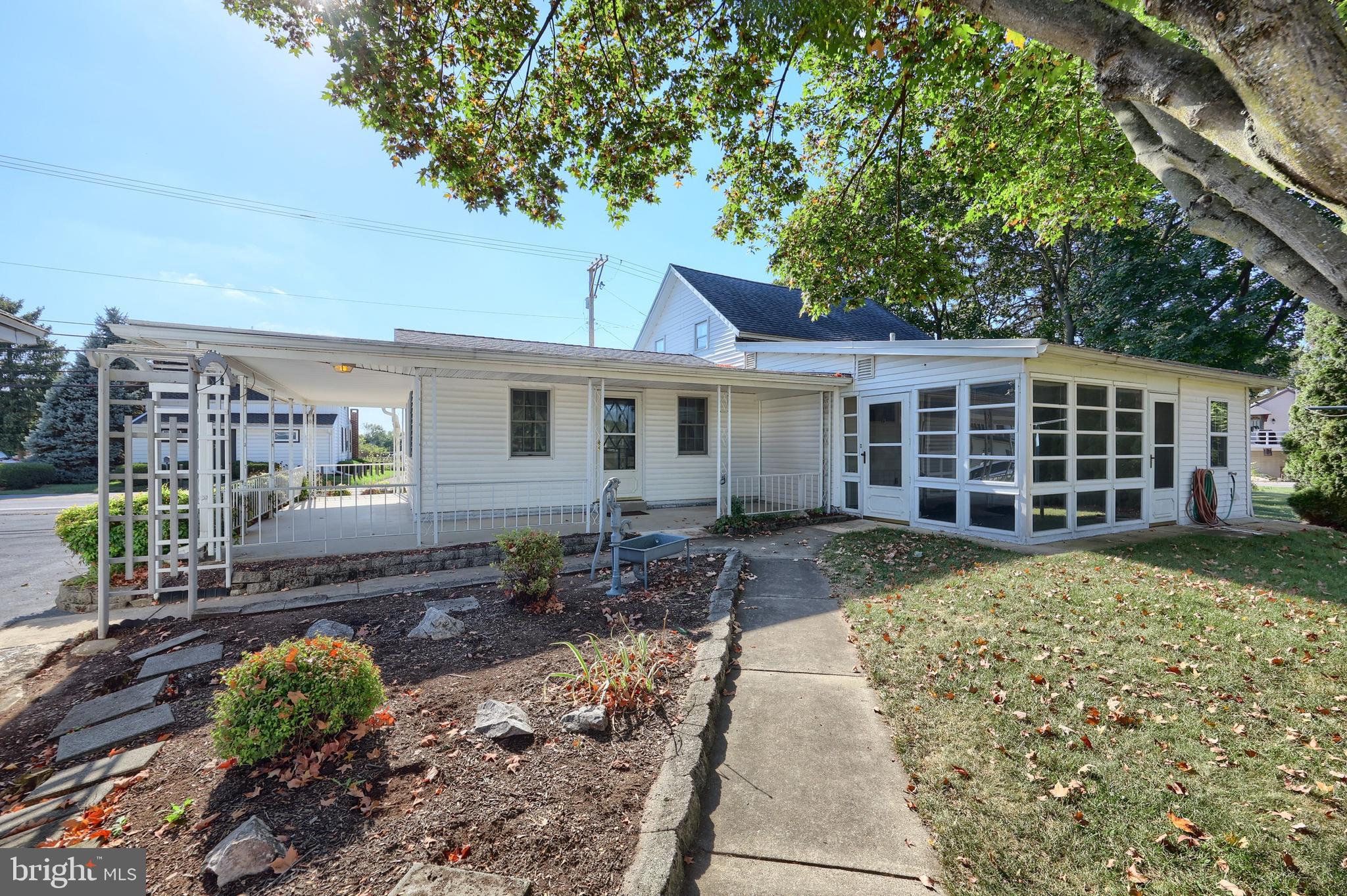 868 GREENBRIAR ROAD