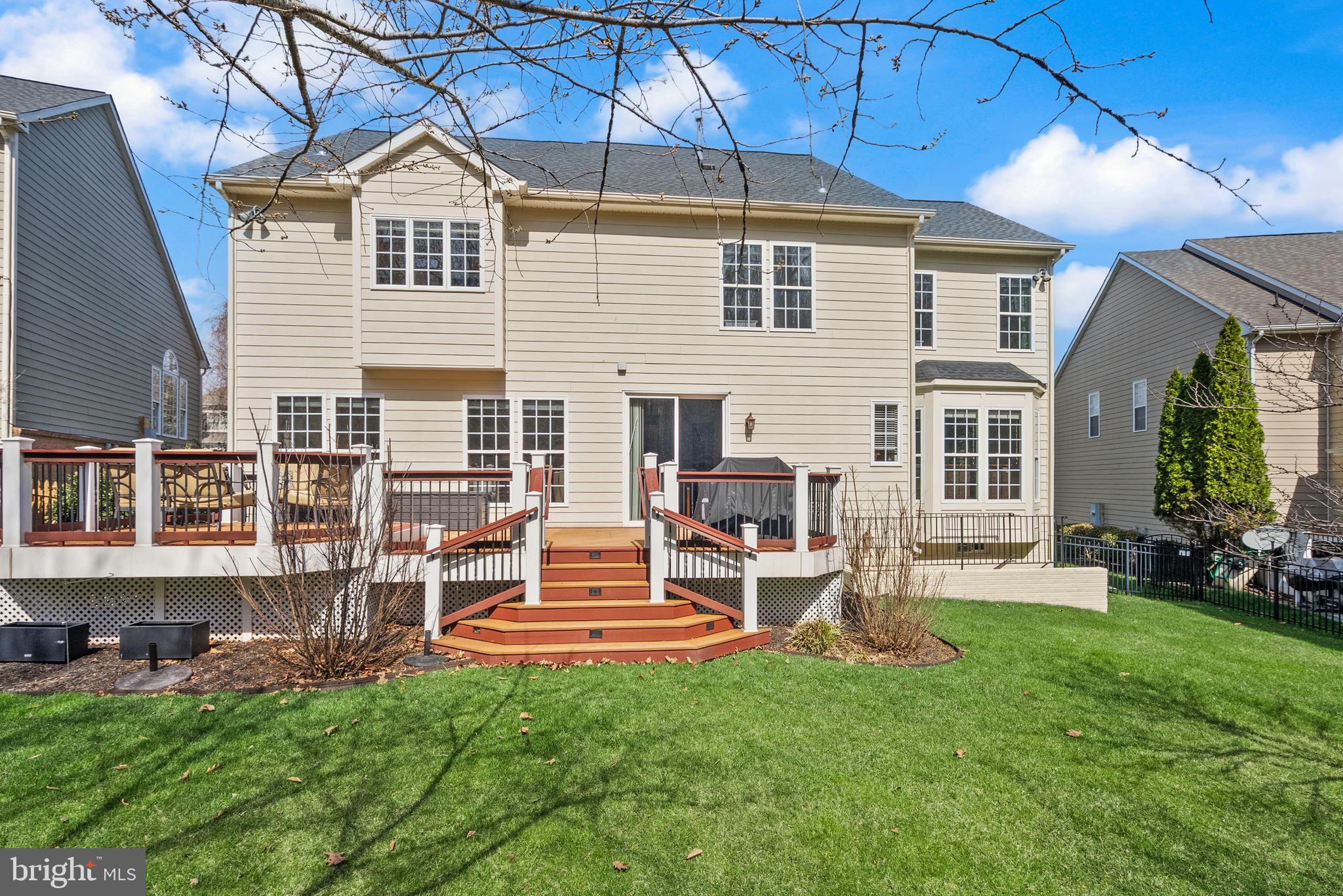 LANSDOWNE ON THE POTOMAC - Residential