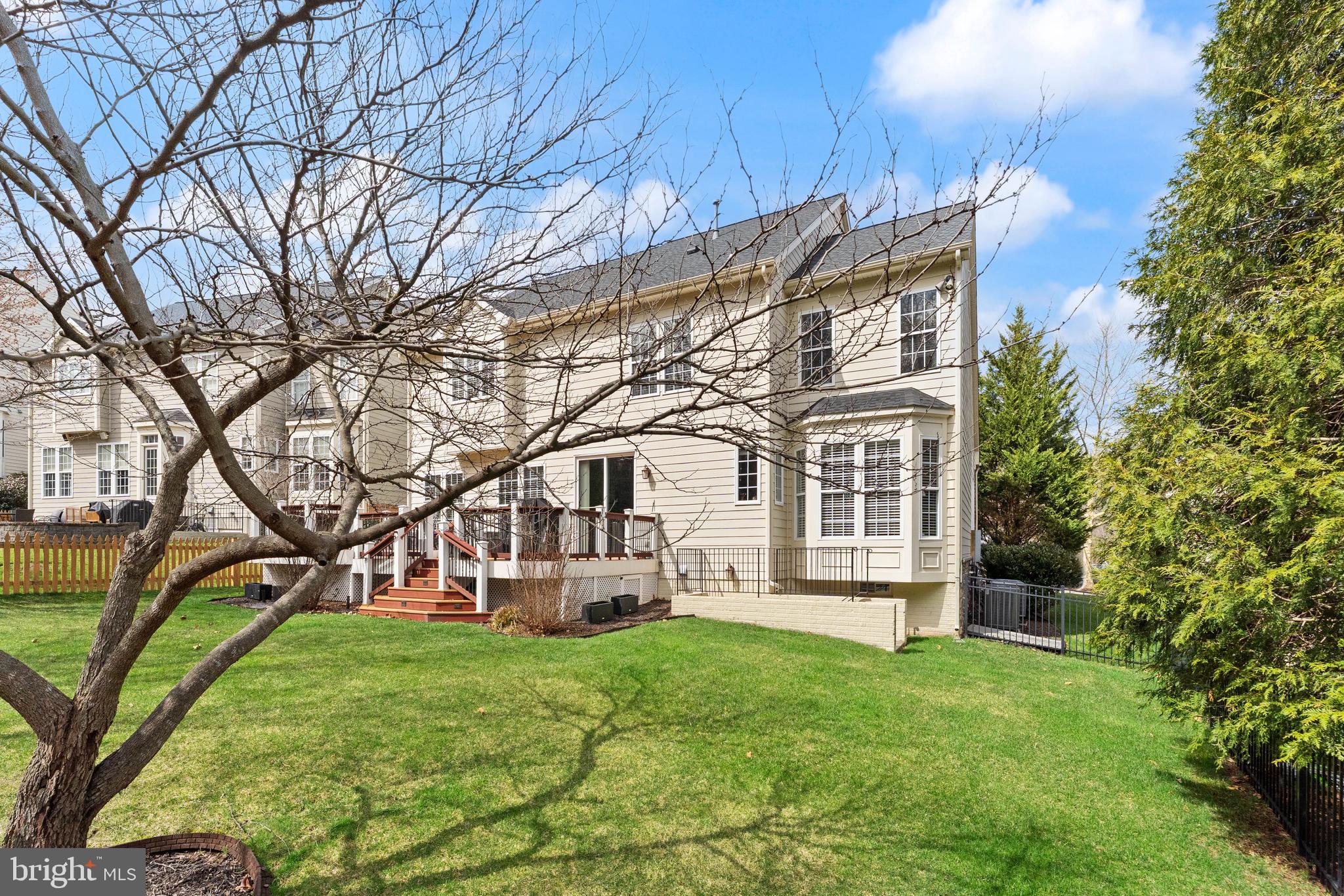 LANSDOWNE ON THE POTOMAC - Residential