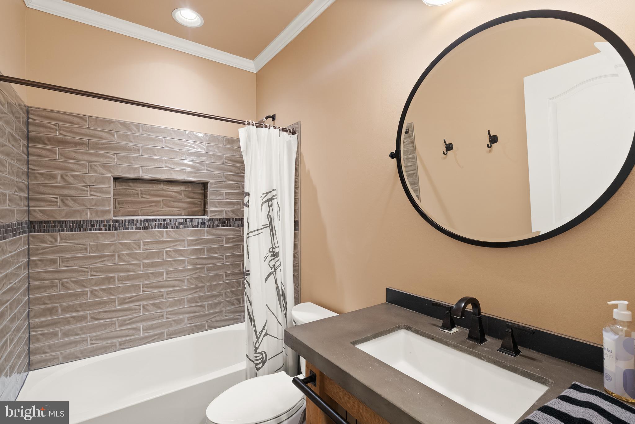 LANSDOWNE ON THE POTOMAC - Residential