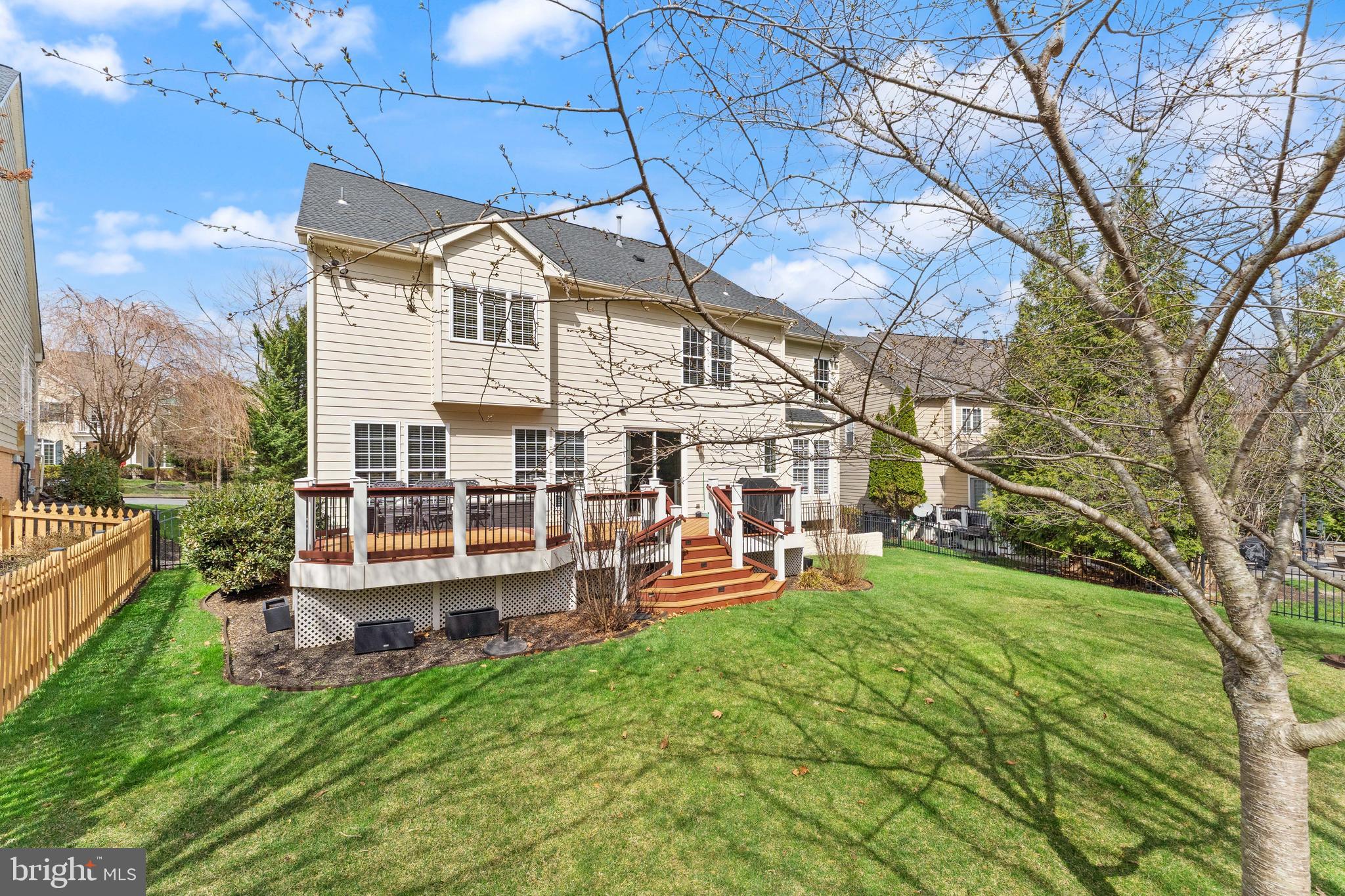 LANSDOWNE ON THE POTOMAC - Residential