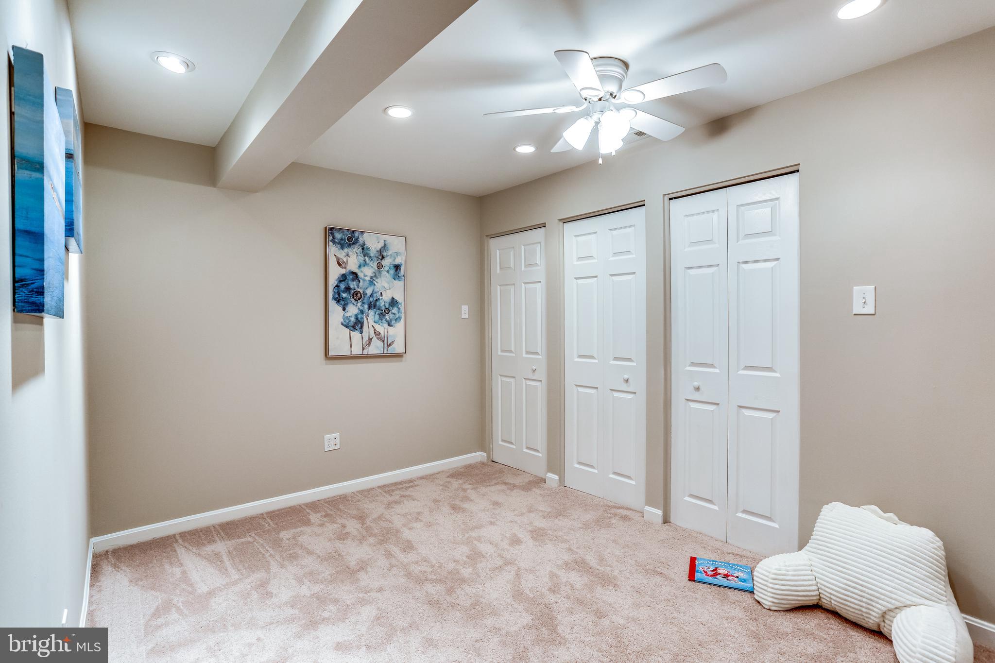 VILLAGE OF RIVER HILL - Residential