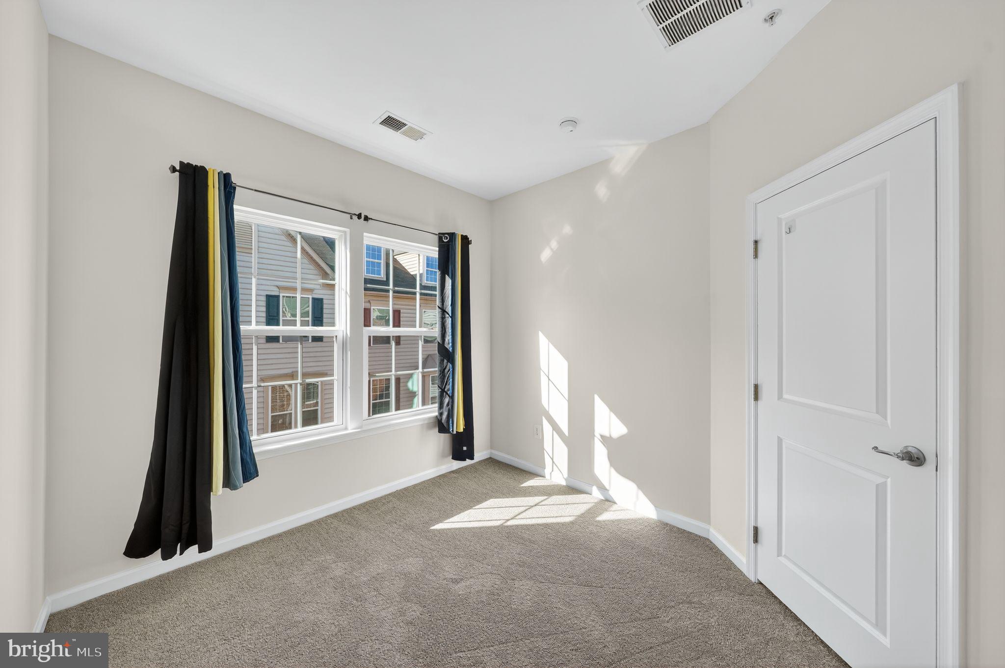 HOWARD SQUARE - Residential