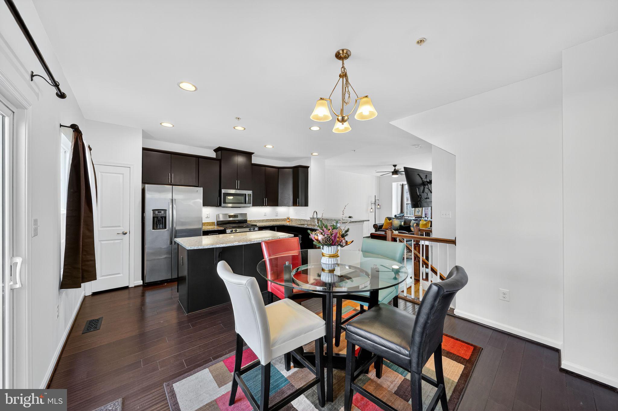 HOWARD SQUARE - Residential