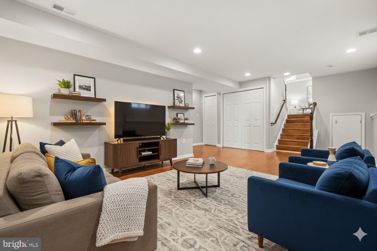 CLEARVIEW MANOR - Residential