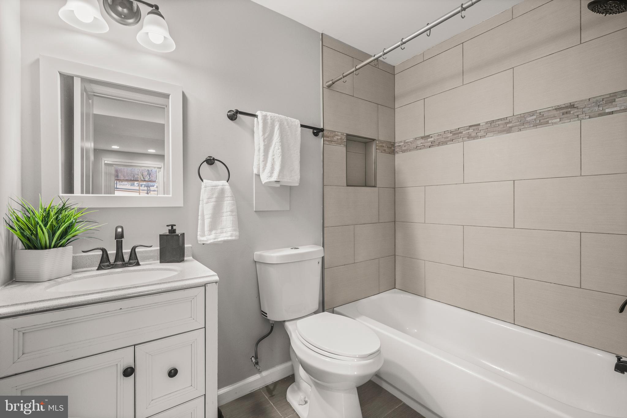 CLEARVIEW MANOR - Residential