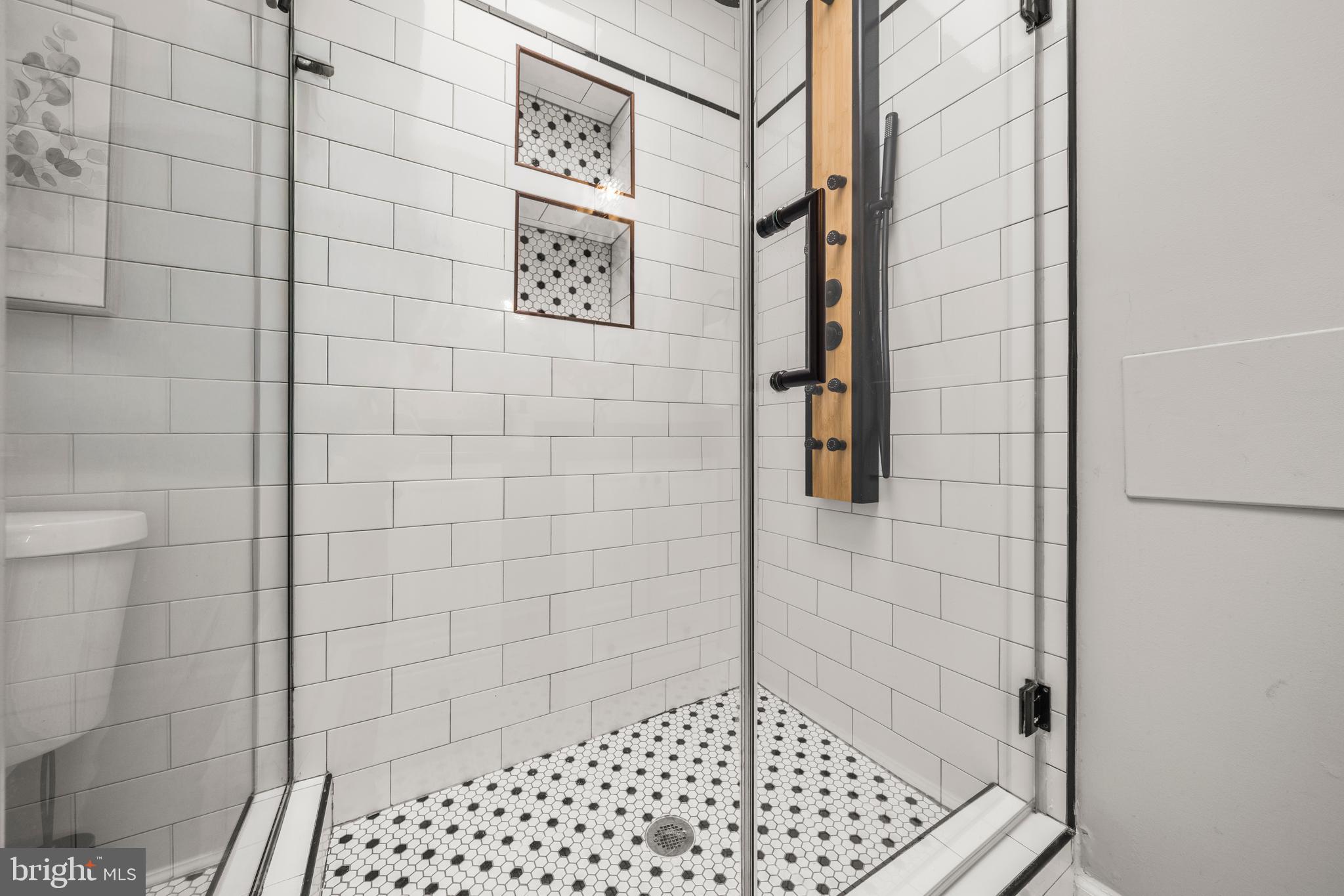 CLEARVIEW MANOR - Residential