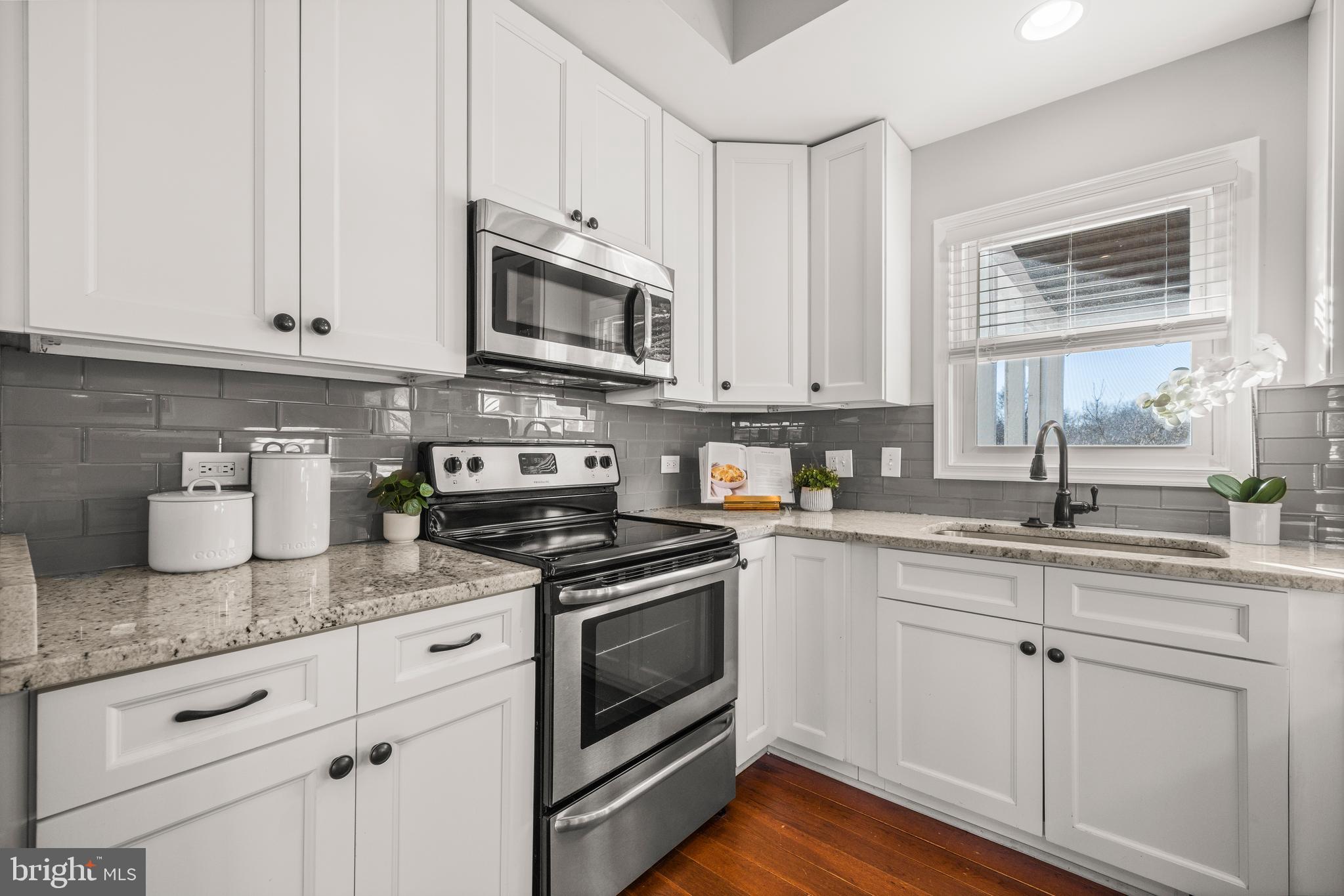 CLEARVIEW MANOR - Residential