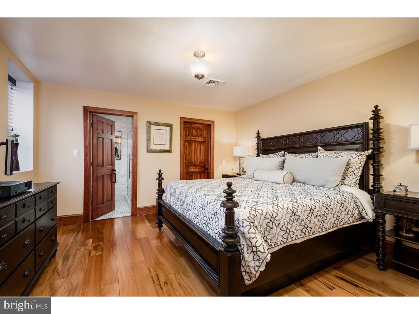 WASHINGTON SQ - Residential