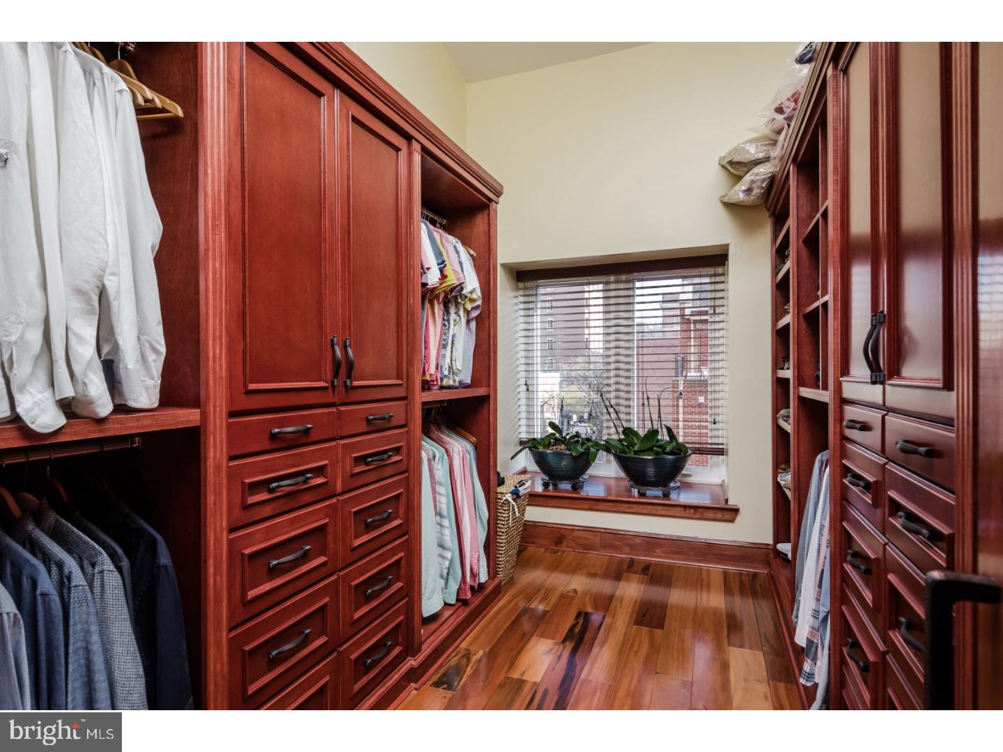 WASHINGTON SQ - Residential