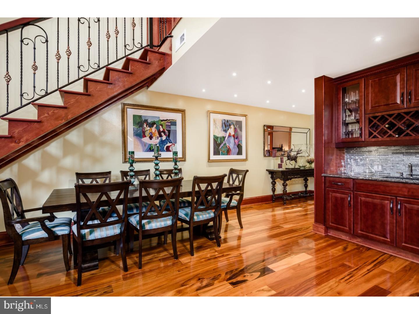 WASHINGTON SQ - Residential