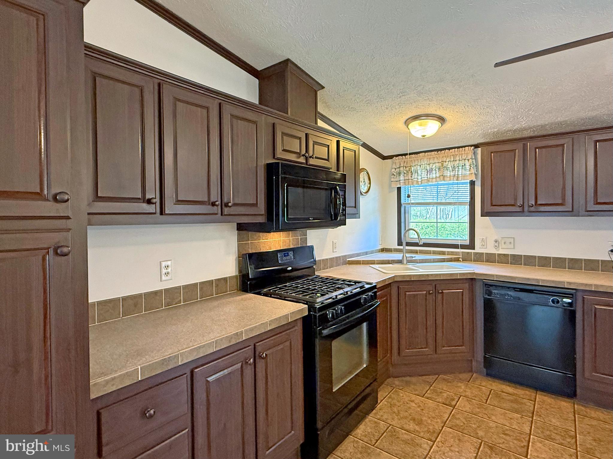 OAK MEADOWS - Residential