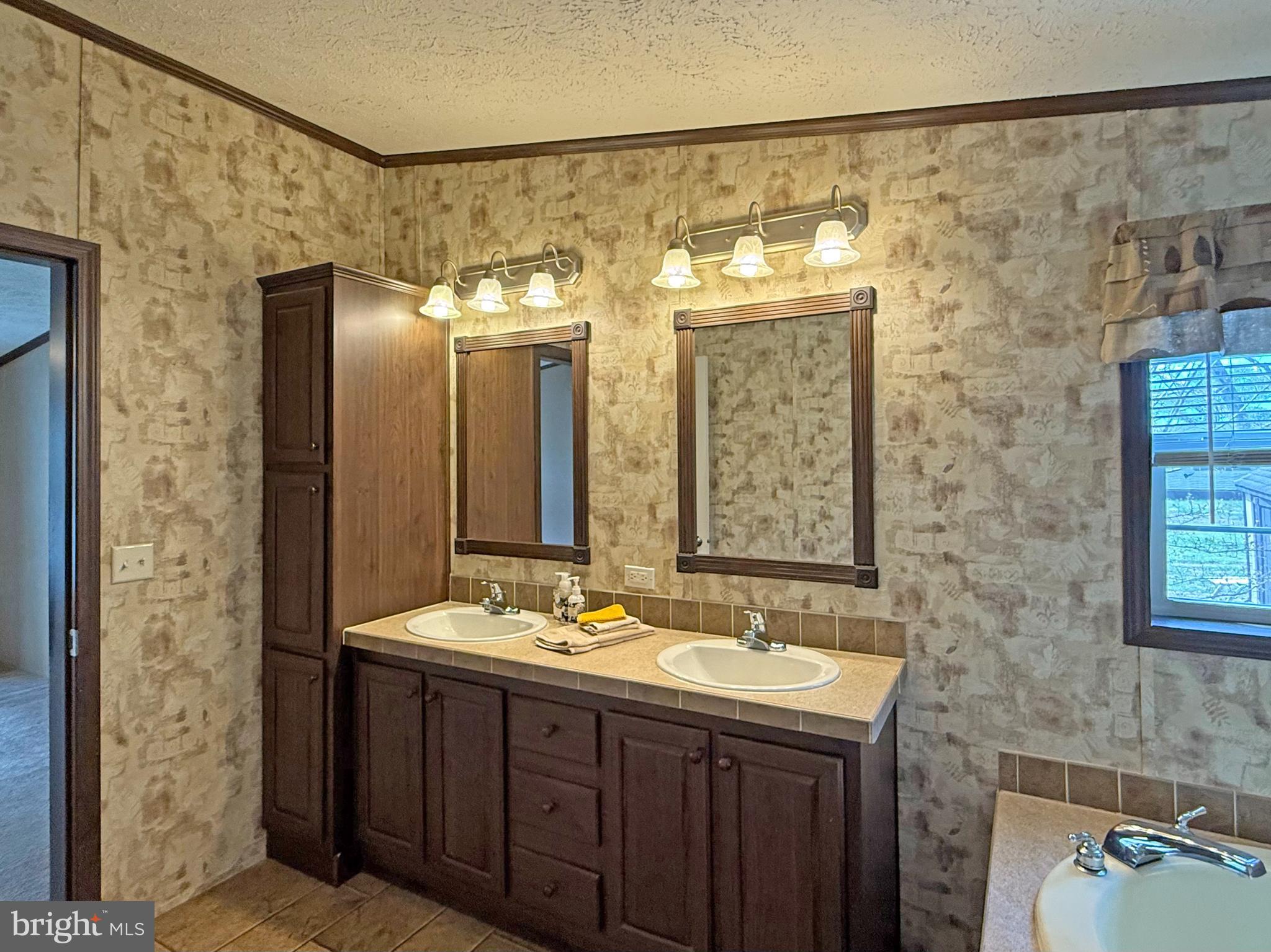 OAK MEADOWS - Residential