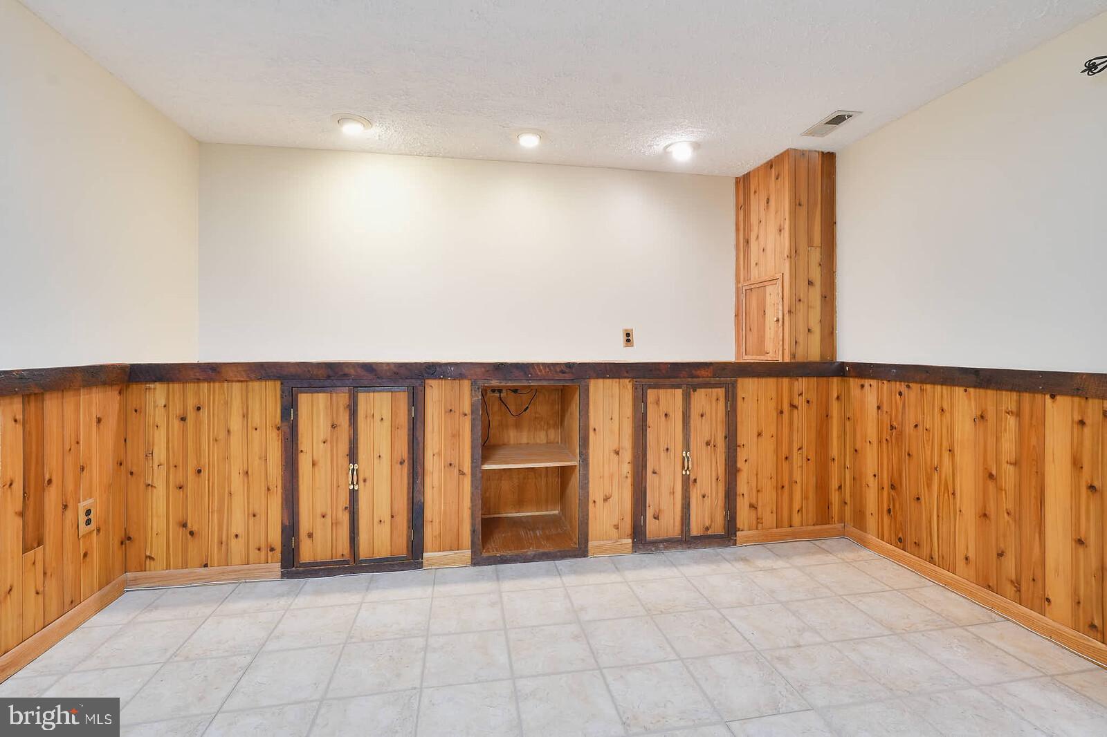 GUNNERS LAKE VILLAGE - Residential