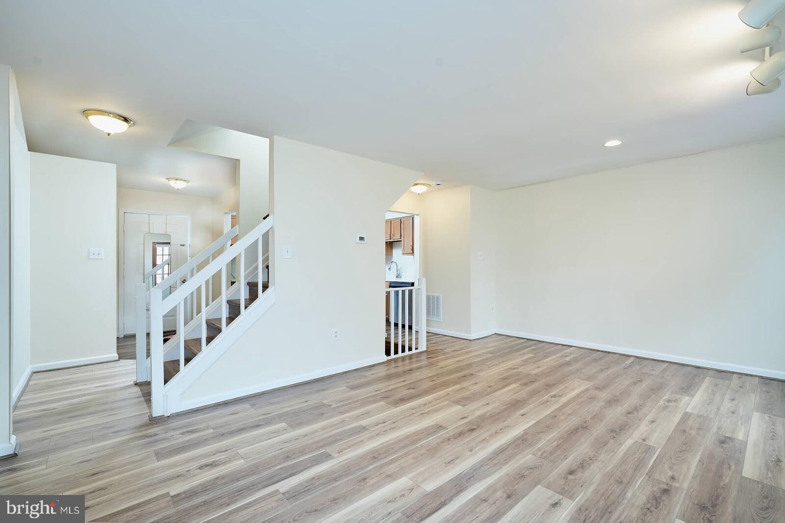 GUNNERS LAKE VILLAGE - Residential