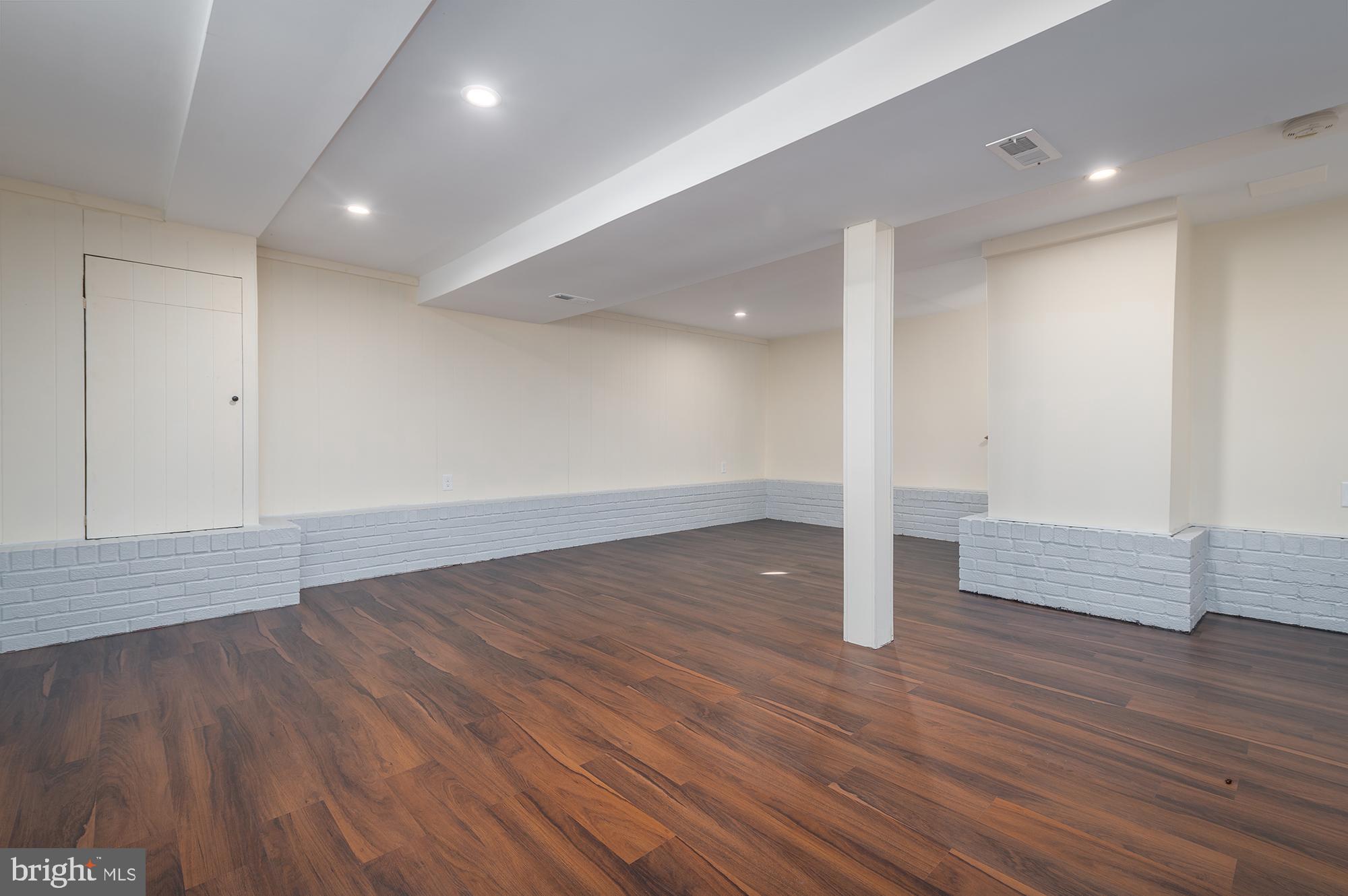 NORWOOD PARK - Residential Lease