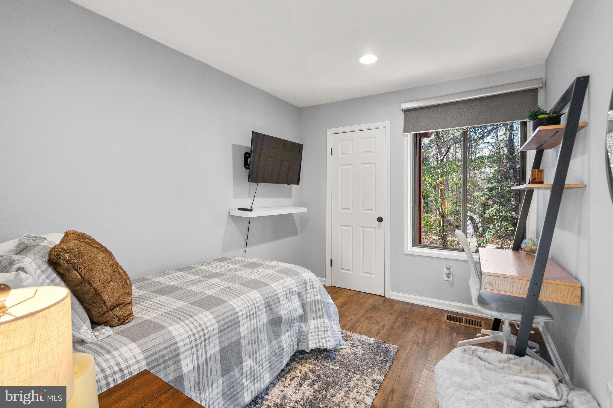 SAWYERS CLUSTER - Residential Lease