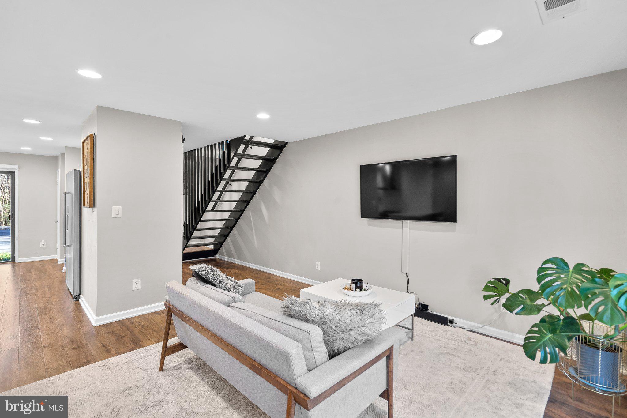 SAWYERS CLUSTER - Residential Lease