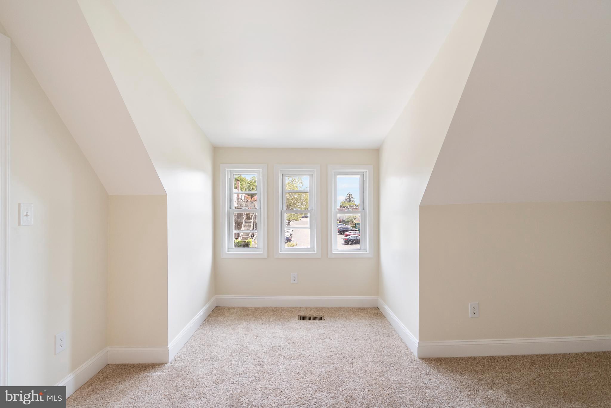 GARWYN OAKS - Residential