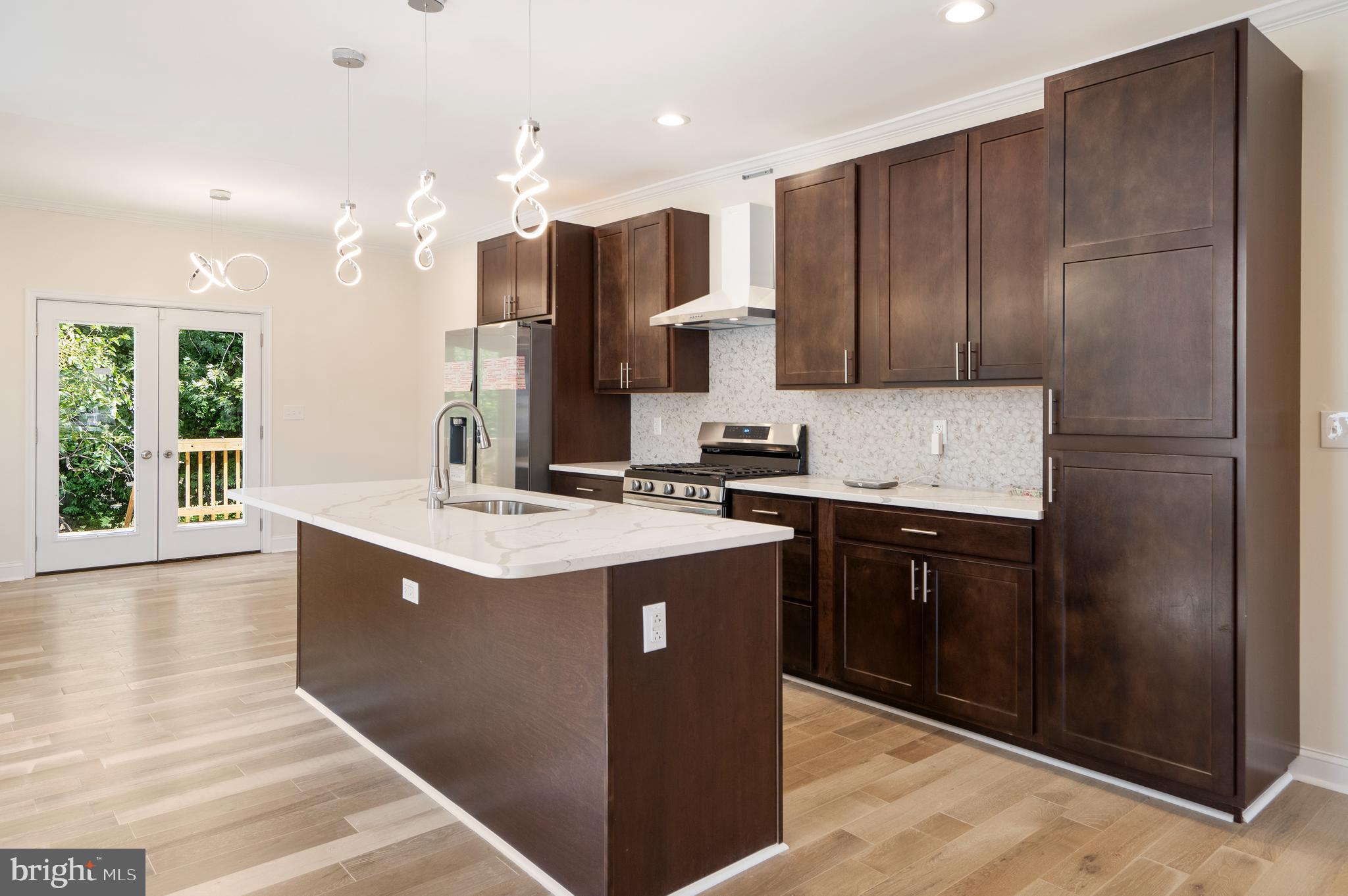 GARWYN OAKS - Residential