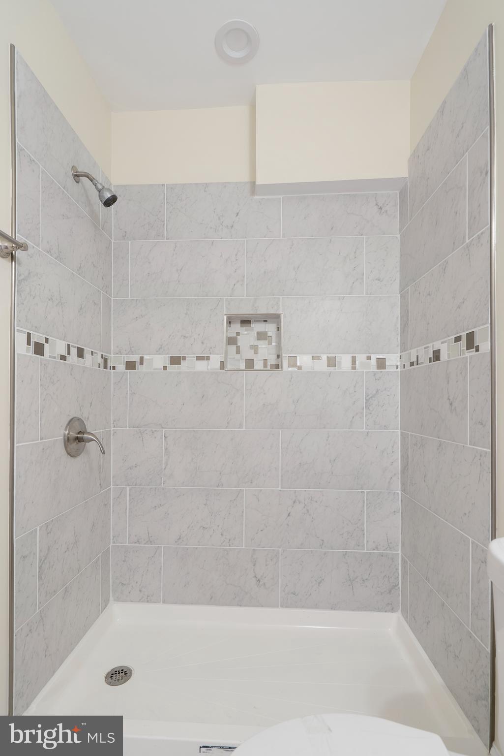 GARWYN OAKS - Residential