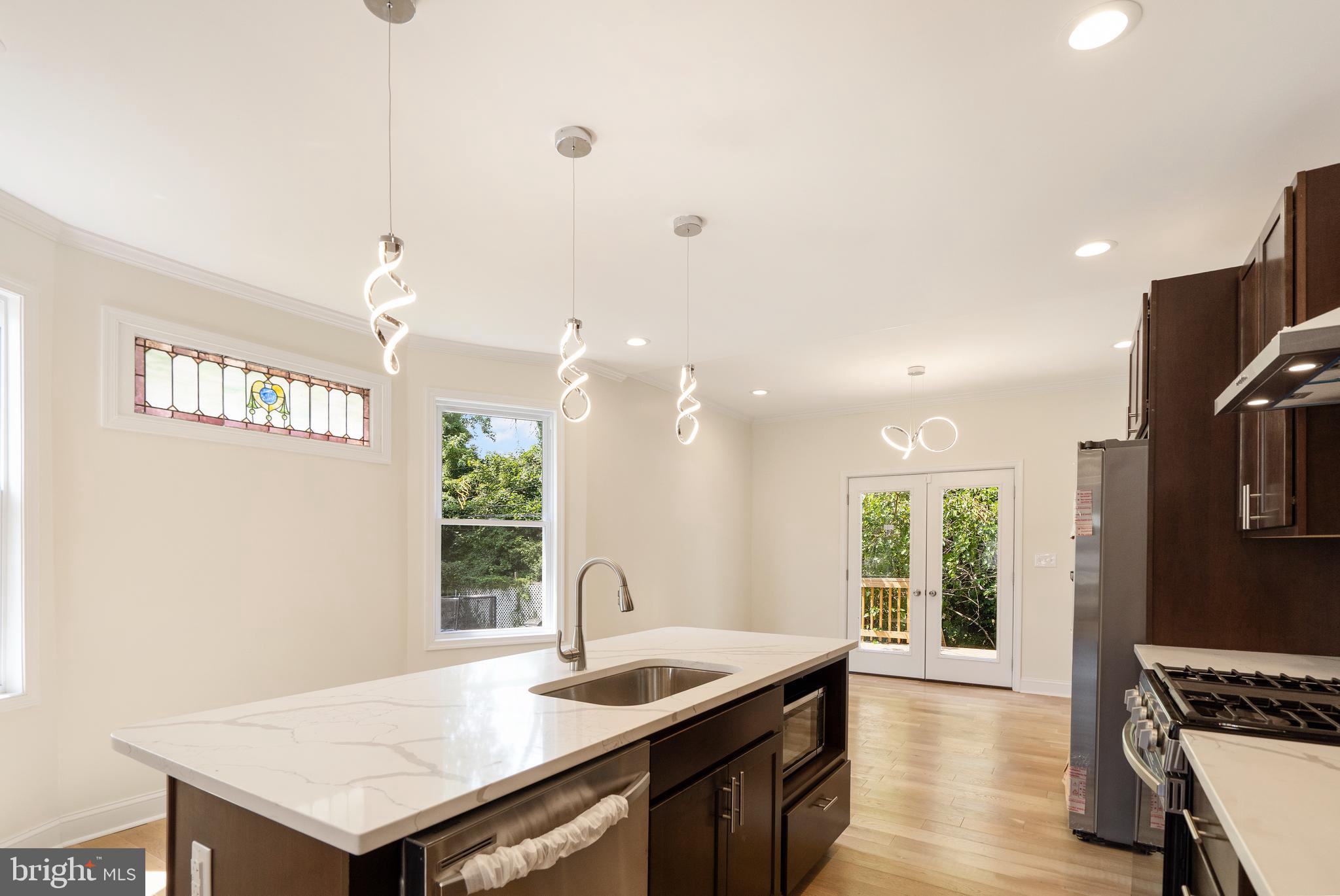 GARWYN OAKS - Residential