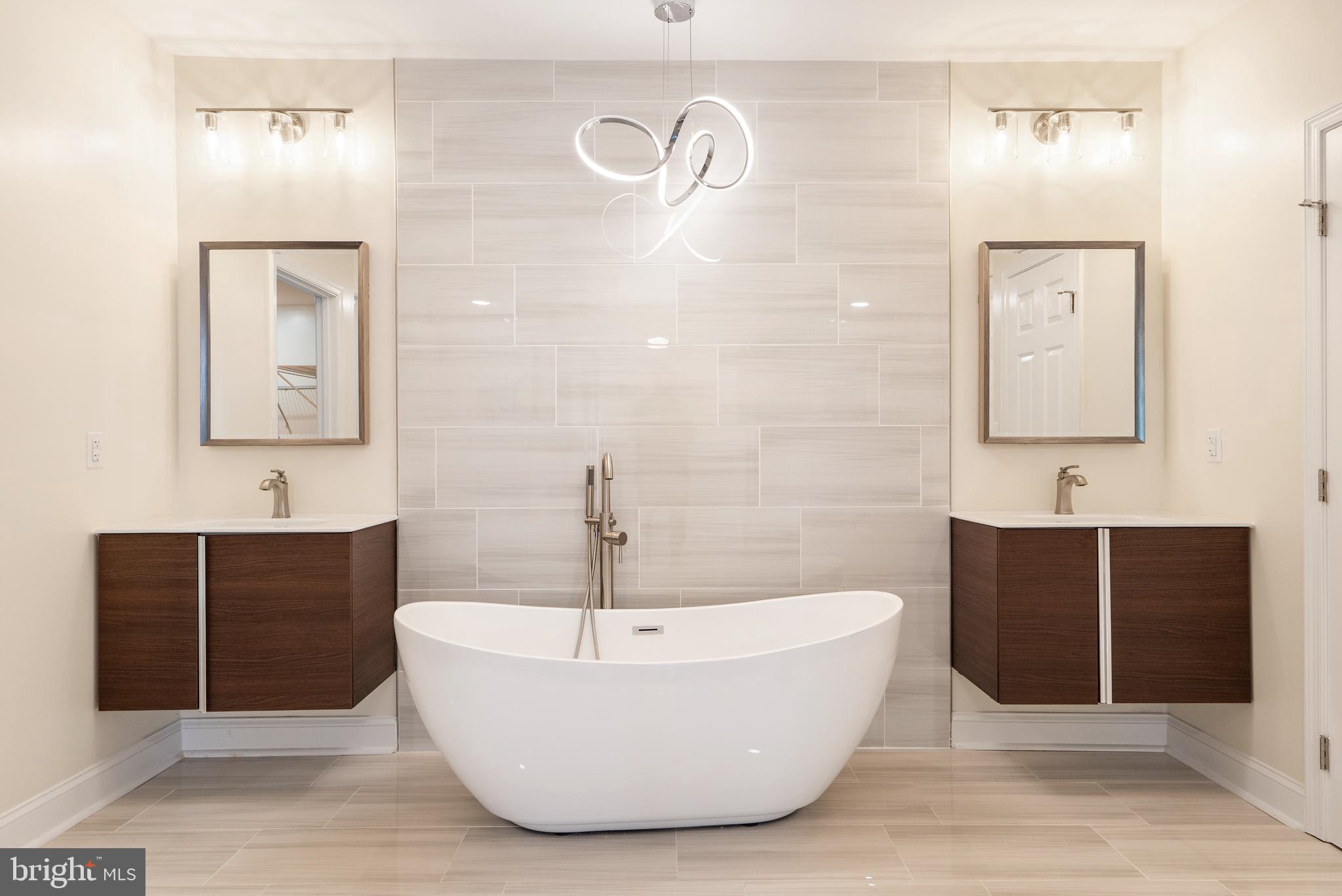 GARWYN OAKS - Residential