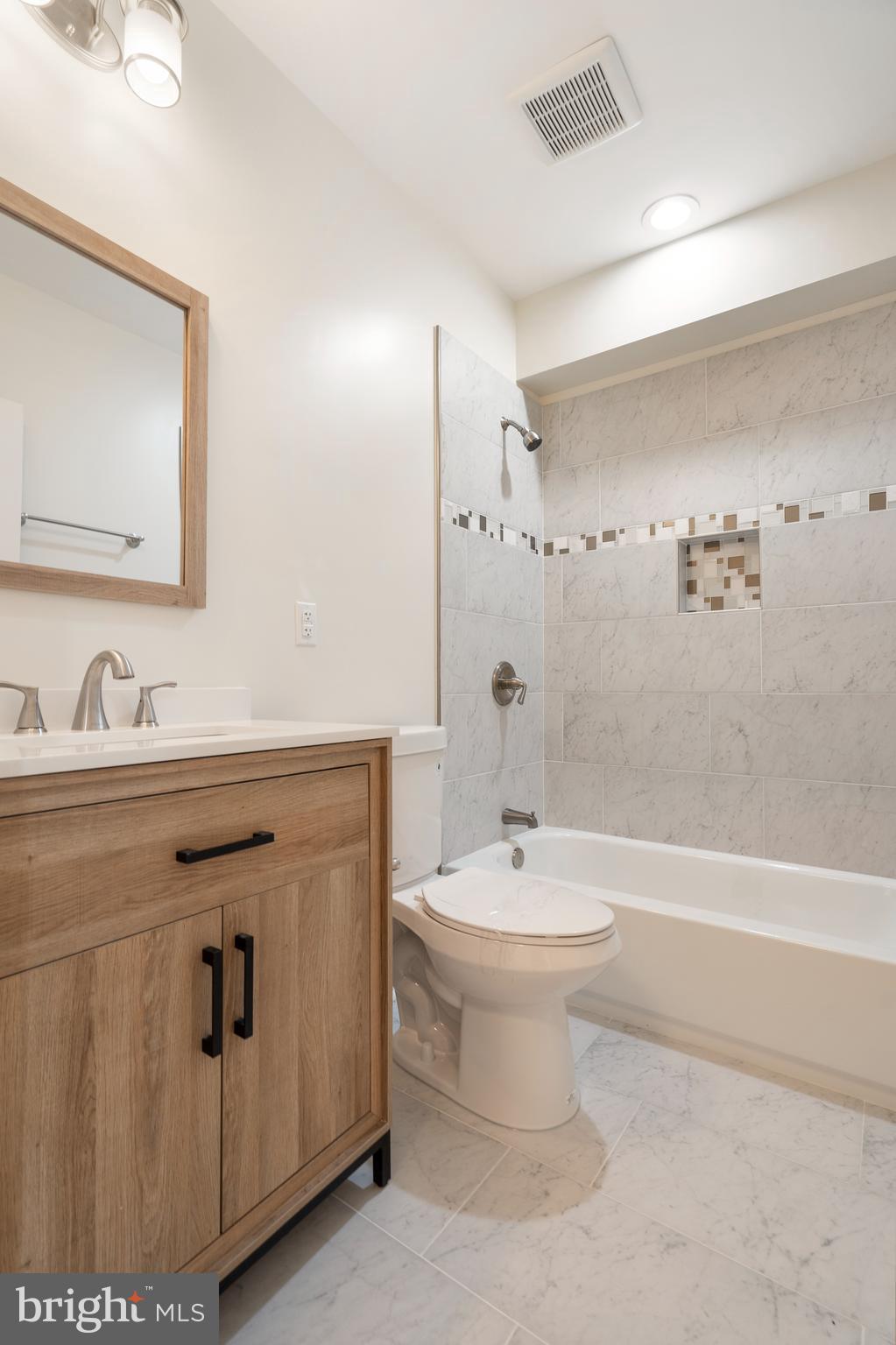 GARWYN OAKS - Residential