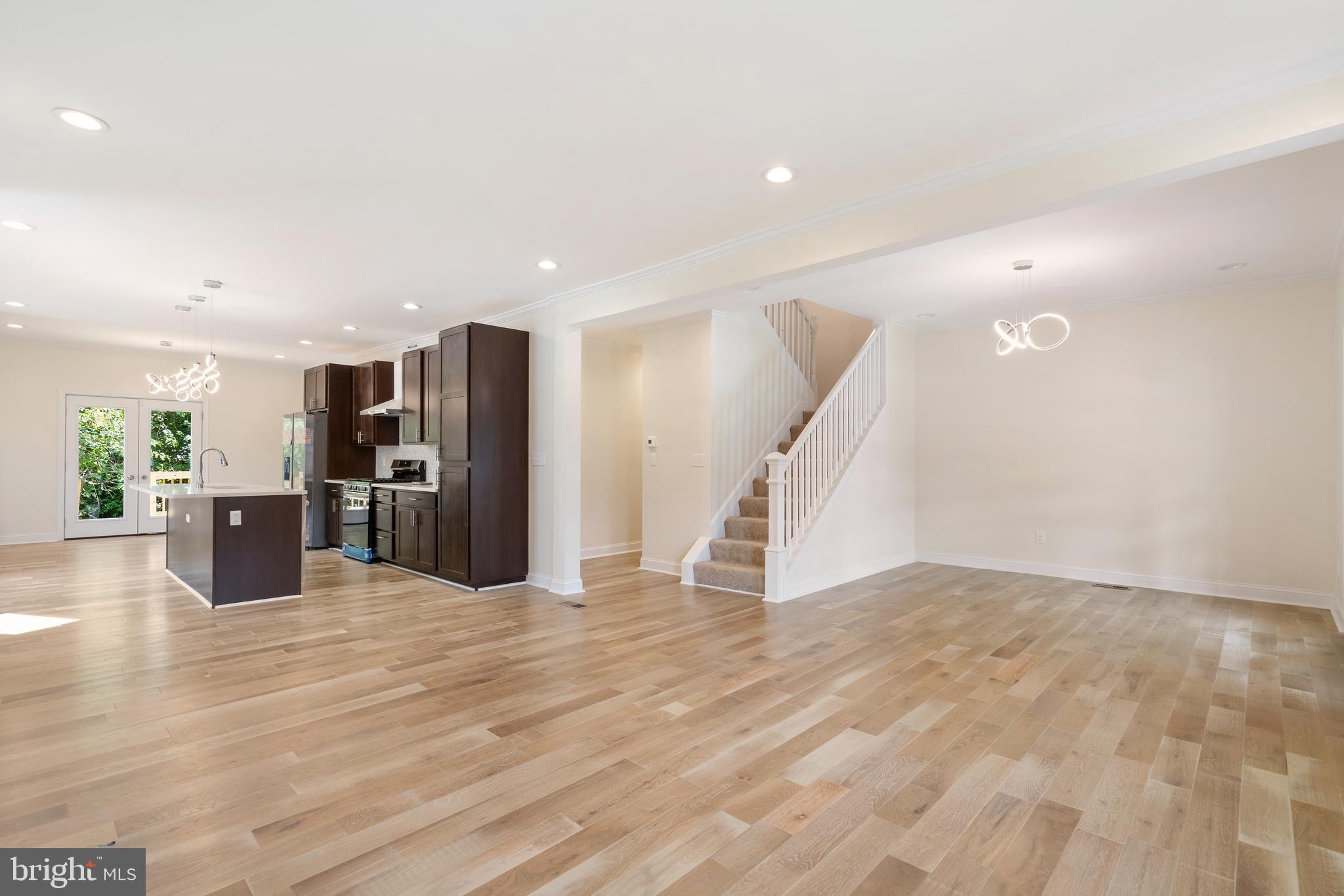 GARWYN OAKS - Residential