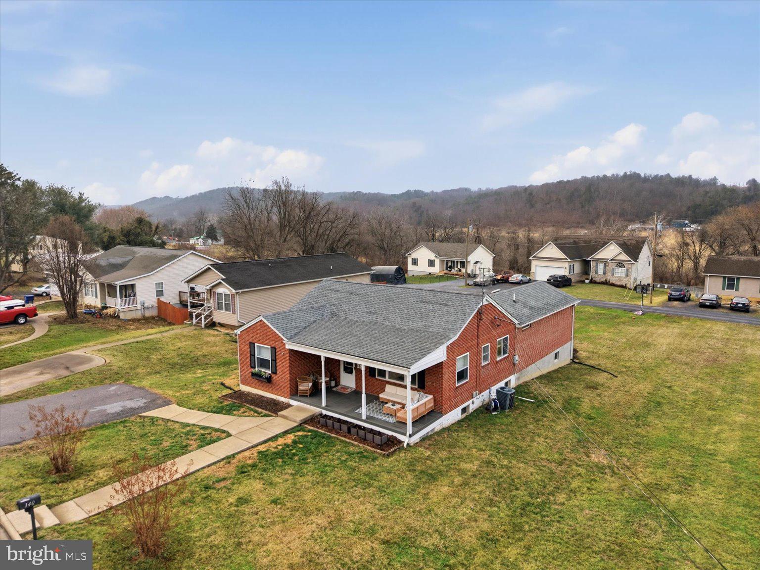 ROYAL VILLAGE - Residential