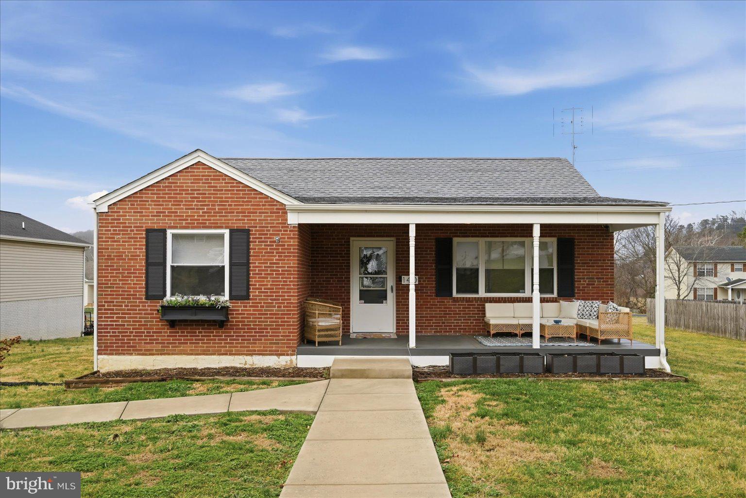 ROYAL VILLAGE - Residential