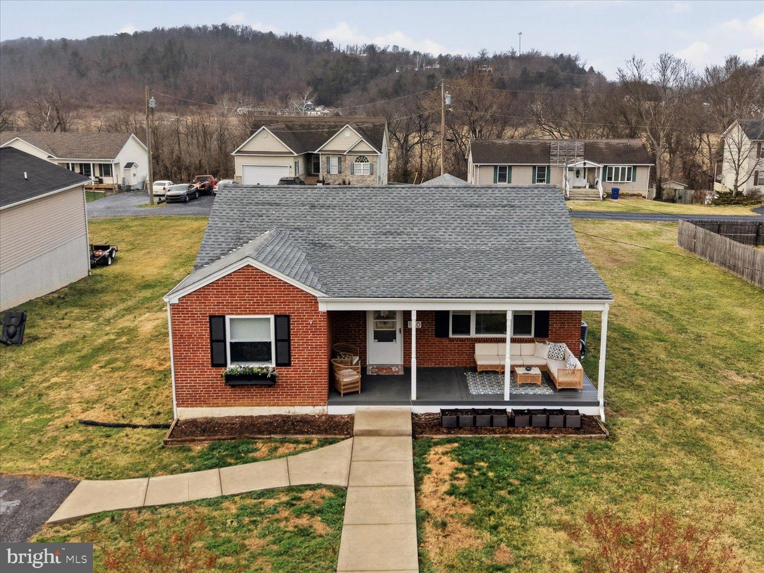 ROYAL VILLAGE - Residential