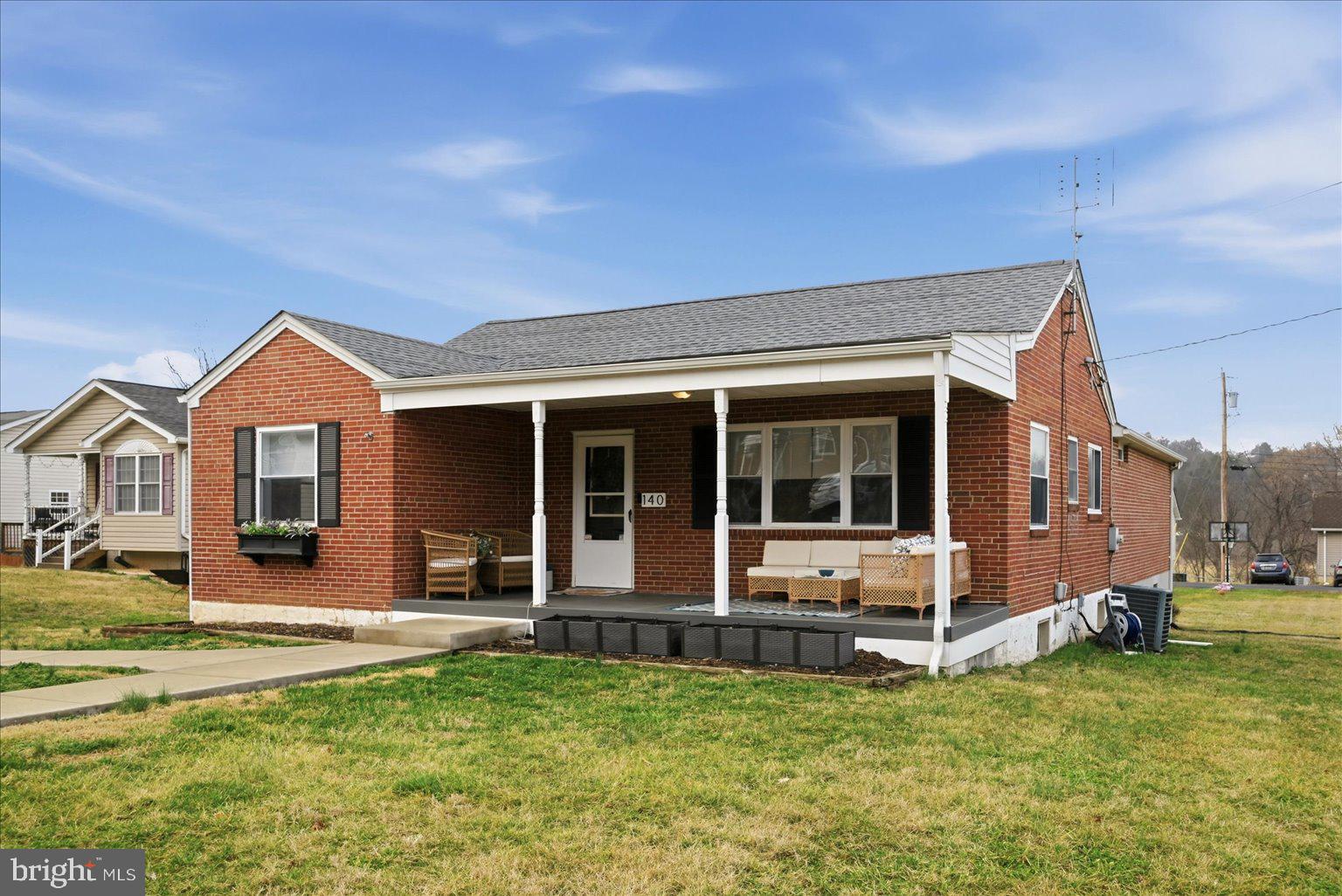 ROYAL VILLAGE - Residential