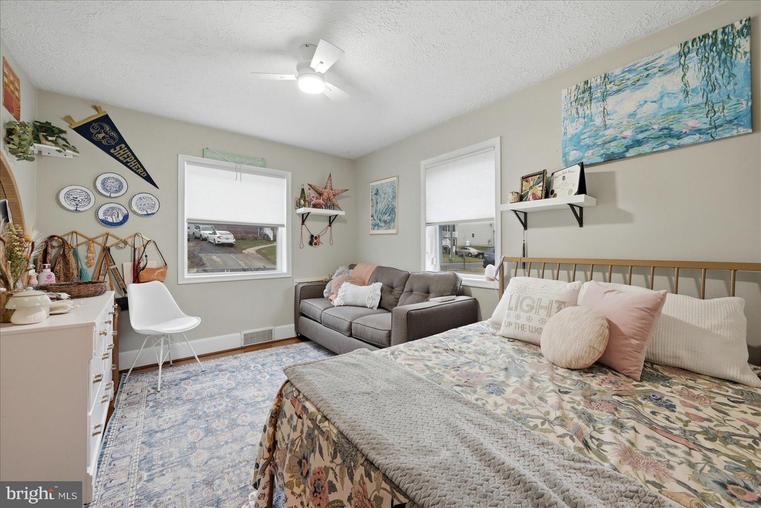 ROYAL VILLAGE - Residential