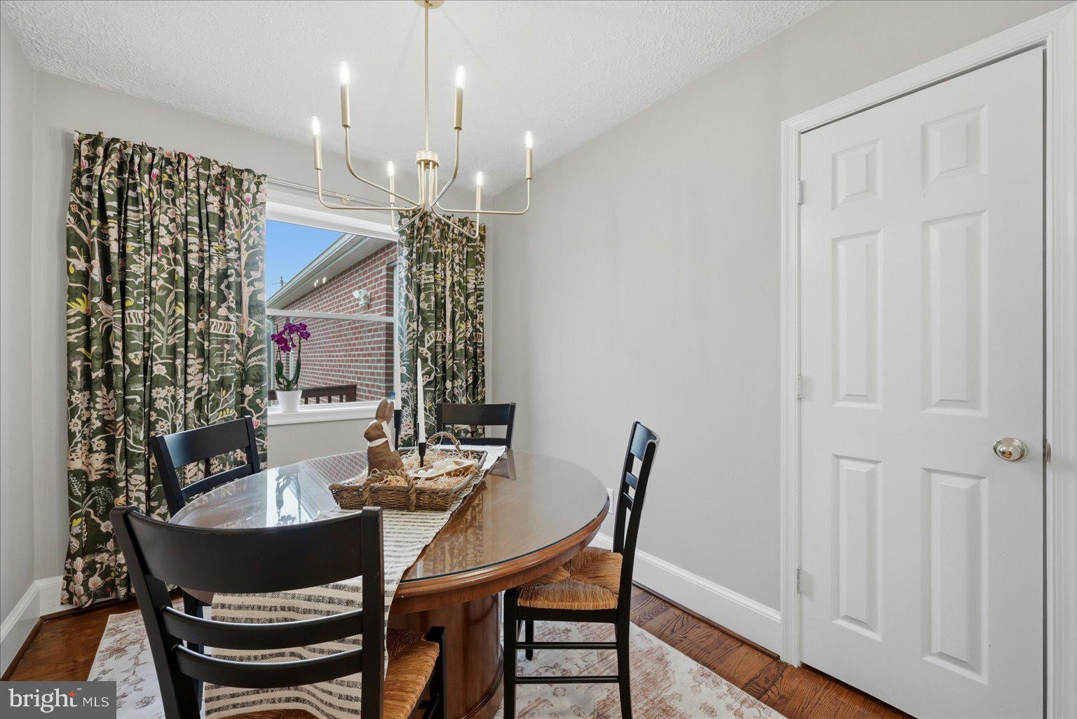 ROYAL VILLAGE - Residential