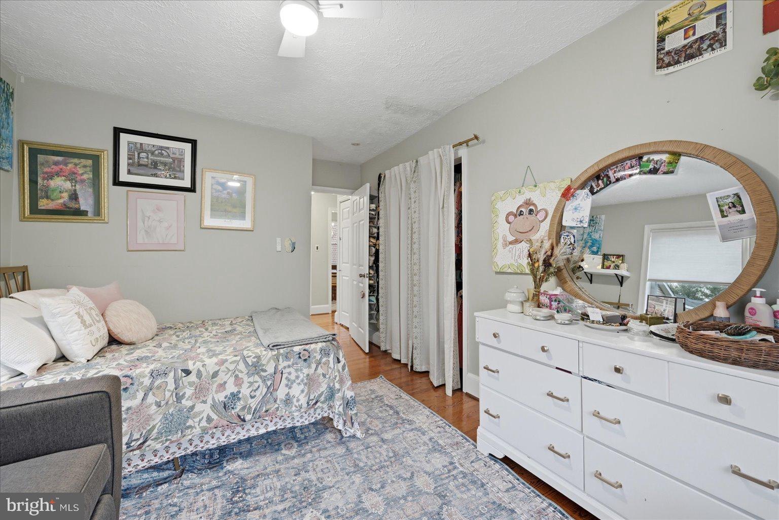 ROYAL VILLAGE - Residential