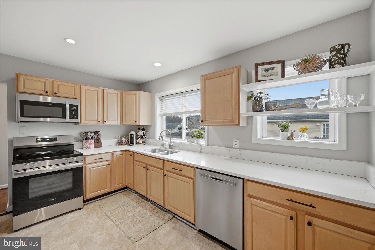 ROYAL VILLAGE - Residential