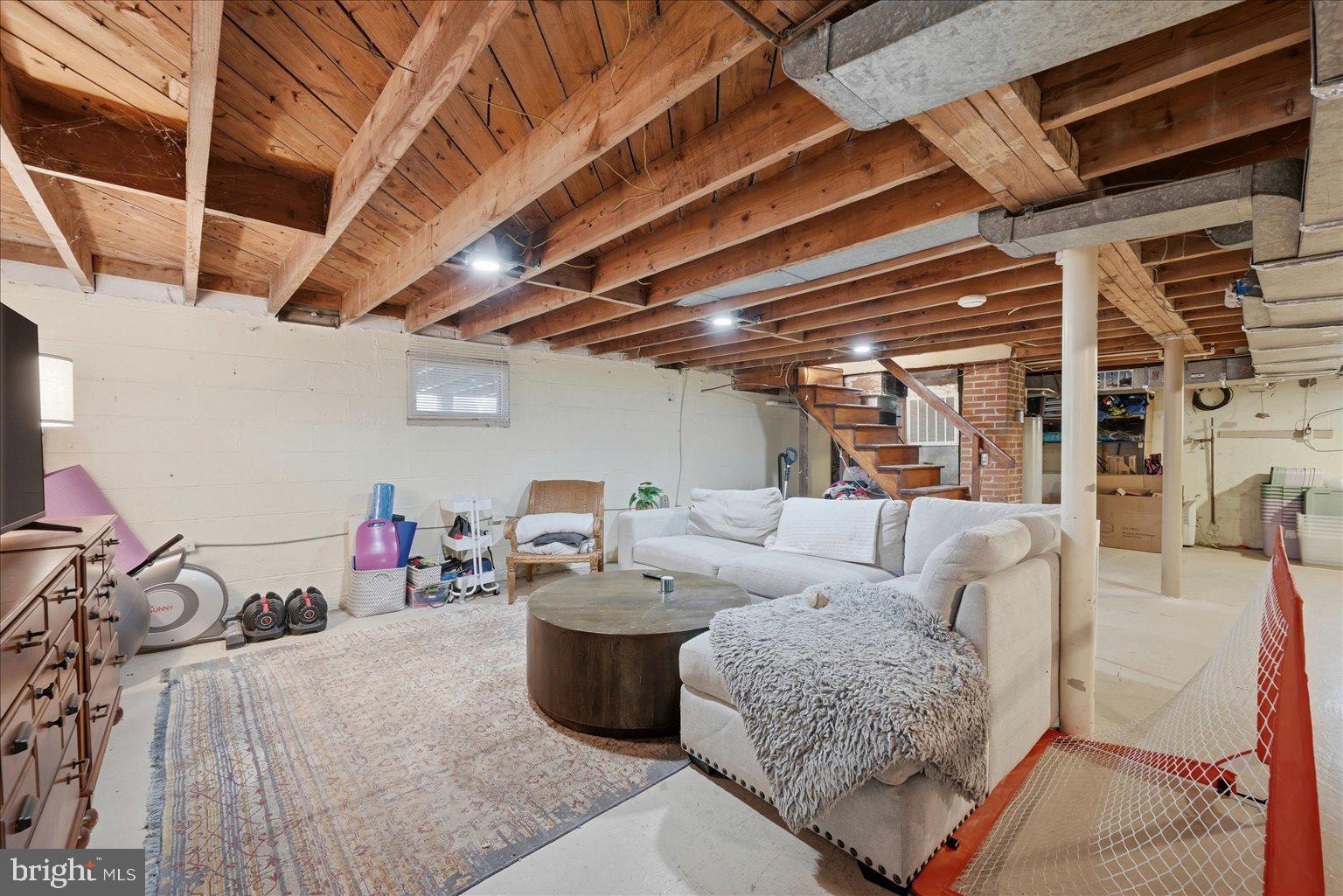 ROYAL VILLAGE - Residential