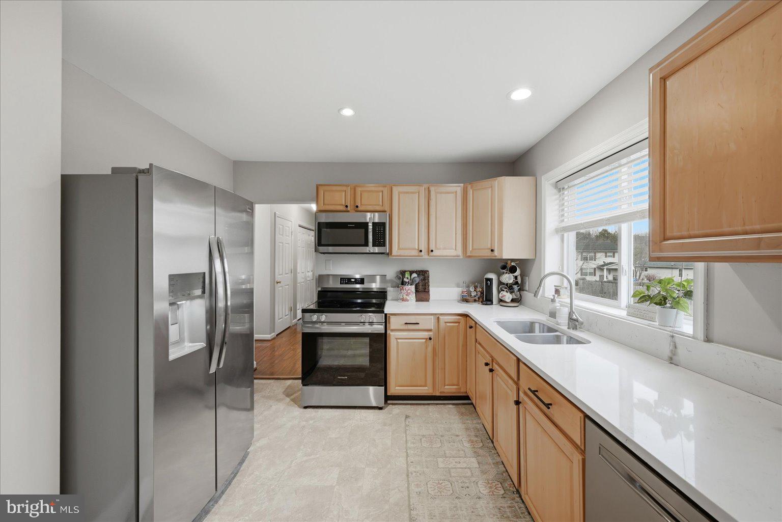 ROYAL VILLAGE - Residential