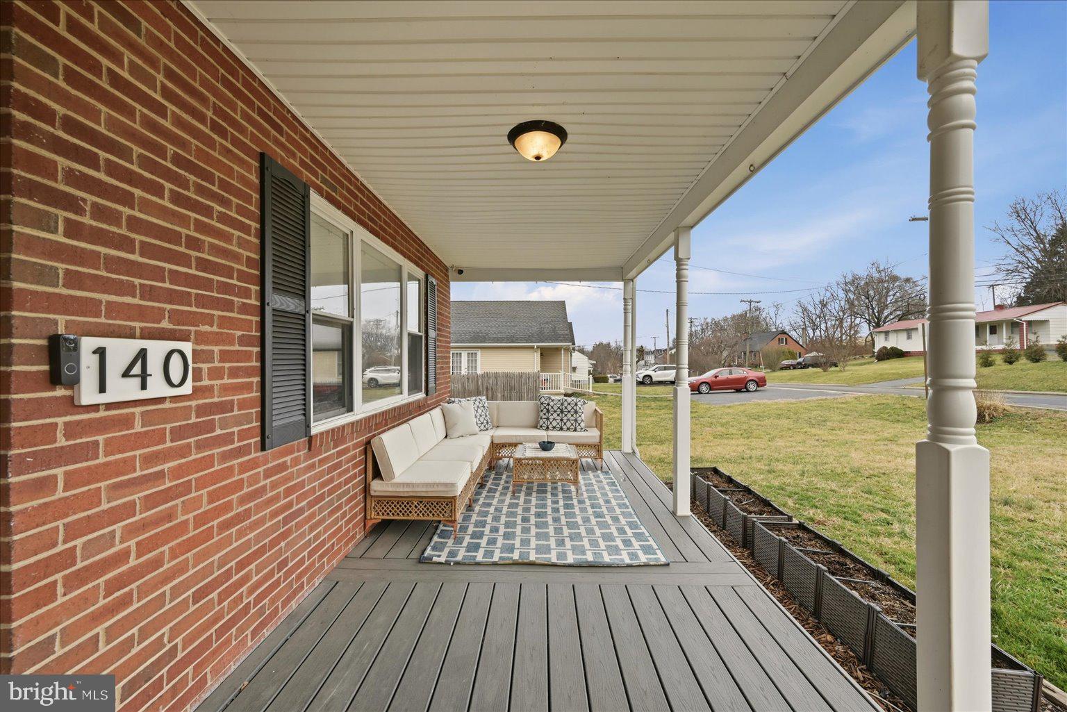 ROYAL VILLAGE - Residential