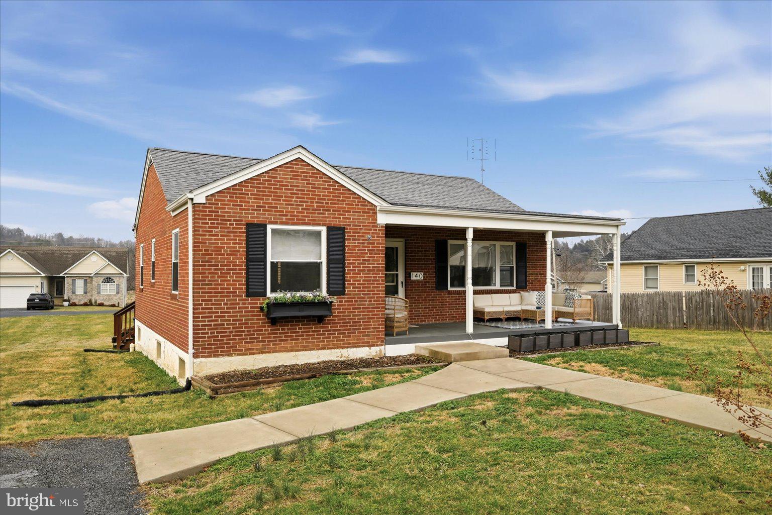 ROYAL VILLAGE - Residential