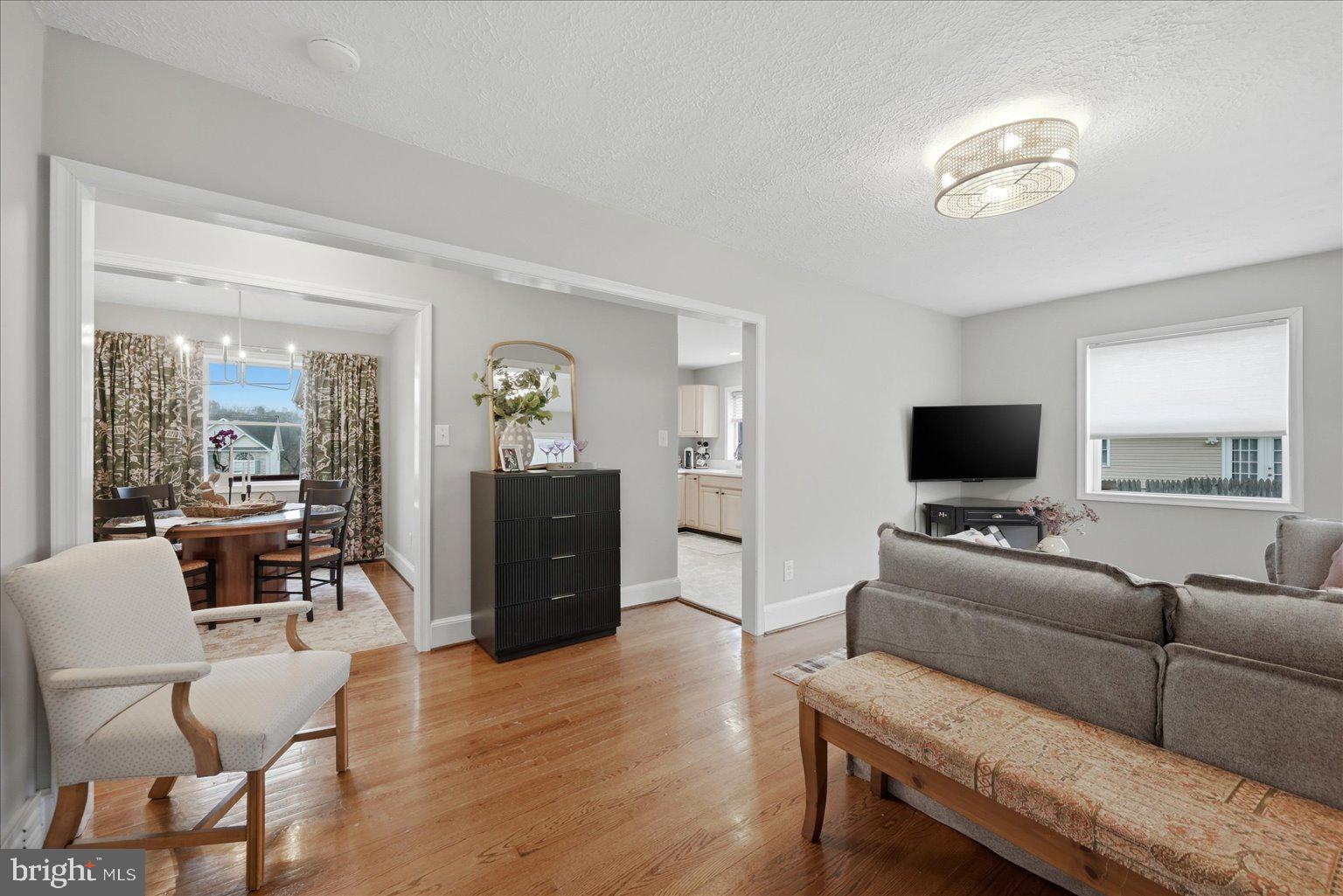 ROYAL VILLAGE - Residential